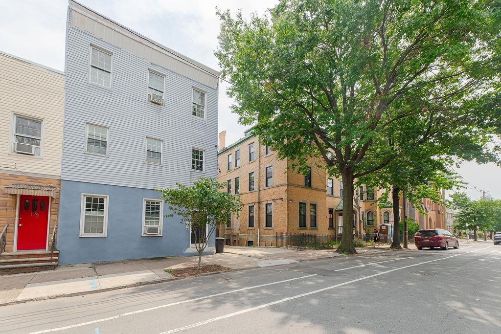 174 HANCOCK AVE Unit: 1