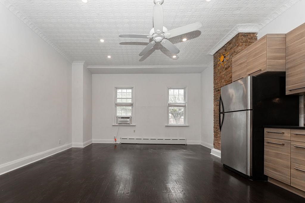 174 HANCOCK AVE Unit: 1