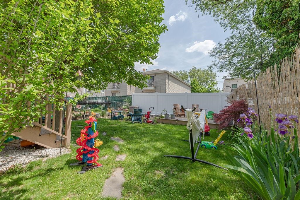 174 HANCOCK AVE Unit: 1