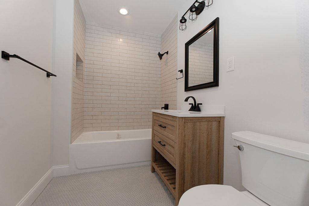 174 HANCOCK AVE Unit: 1