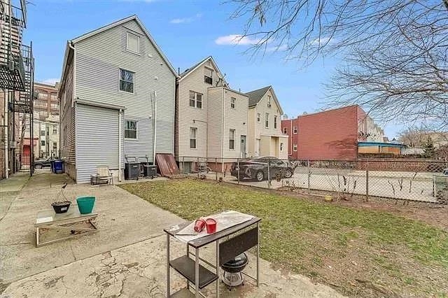 285 GRANT AVE Unit: 2