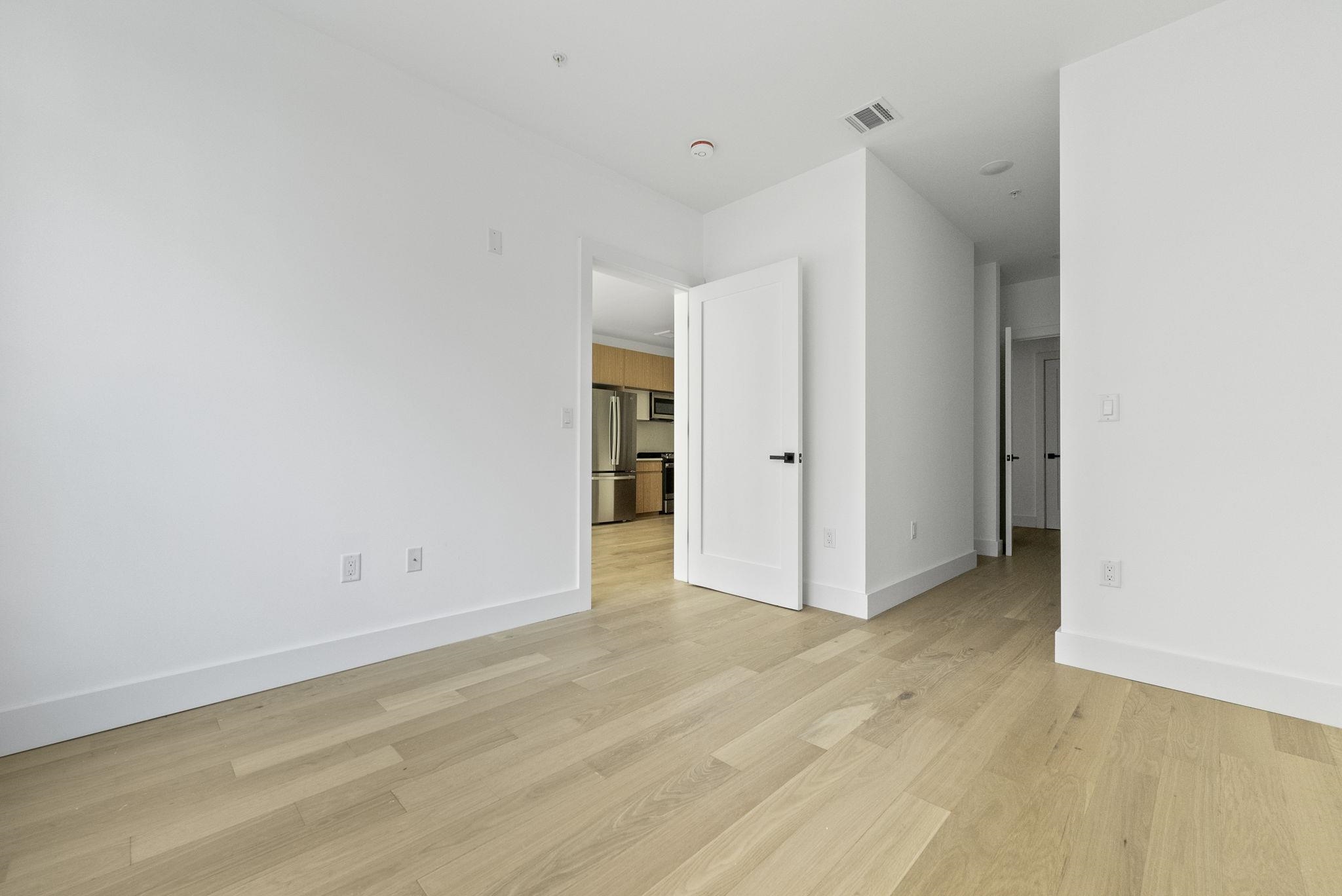 649 38TH ST Unit: 206