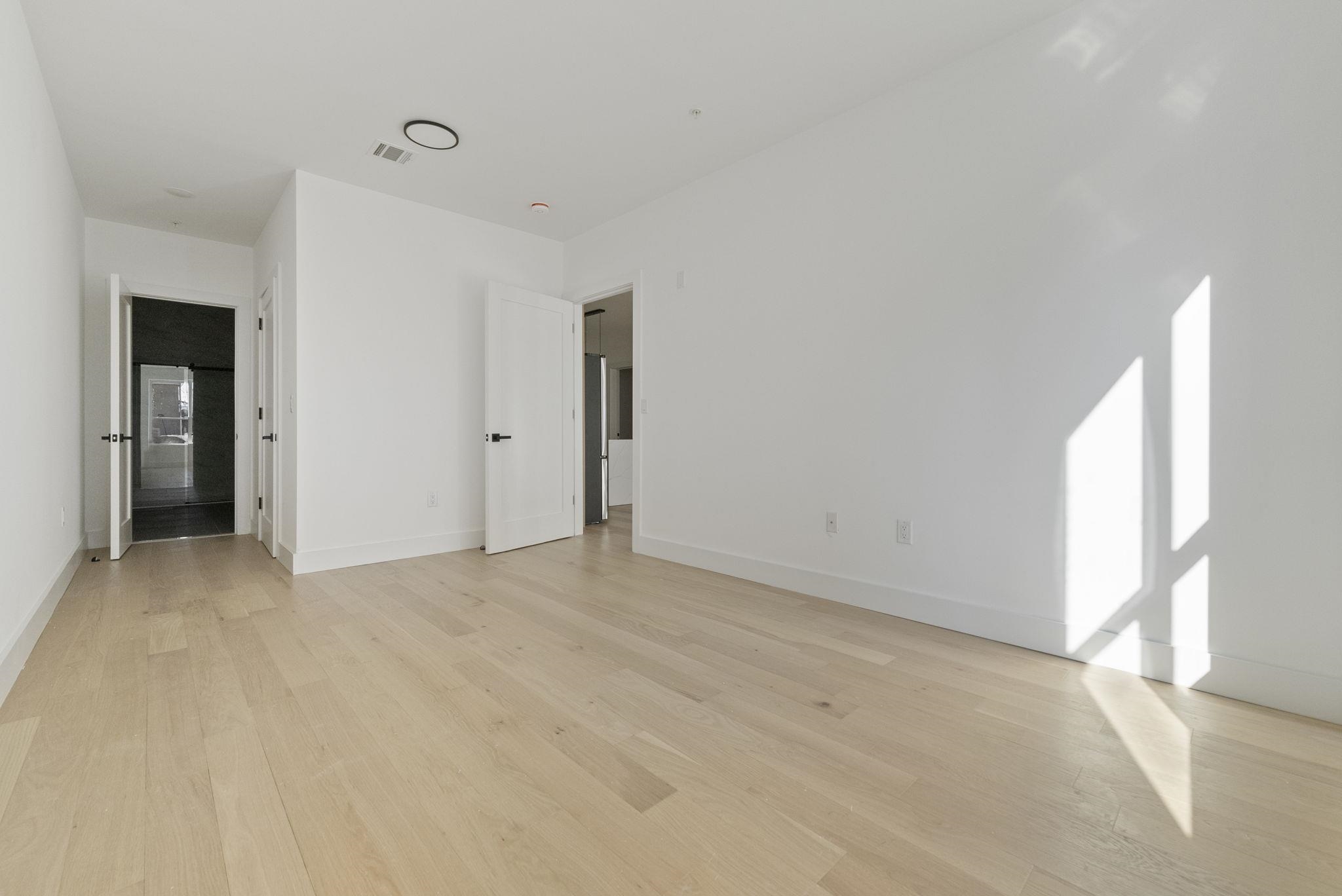 649 38TH ST Unit: 206