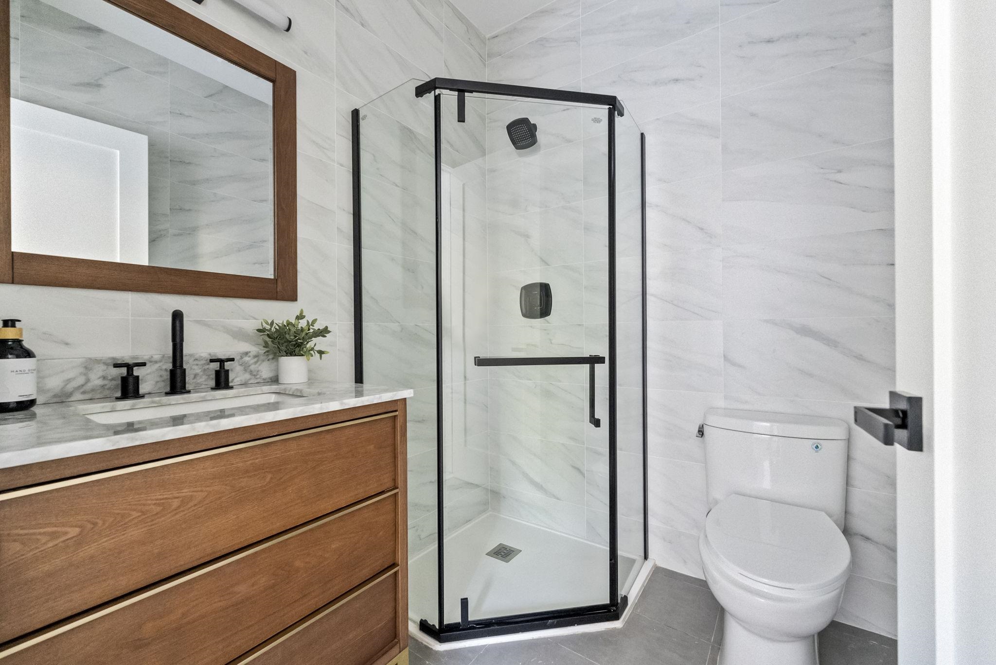 649 38TH ST Unit: 206