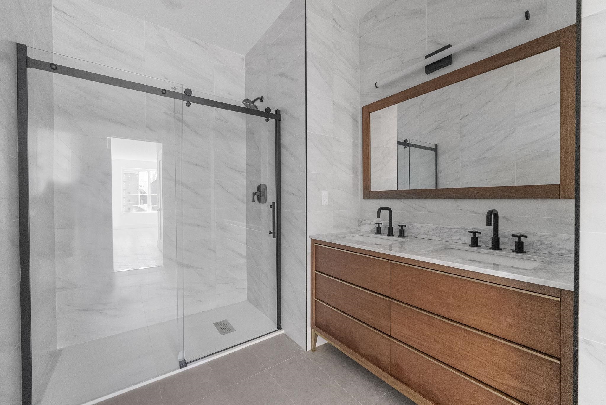 649 38TH ST Unit: 206