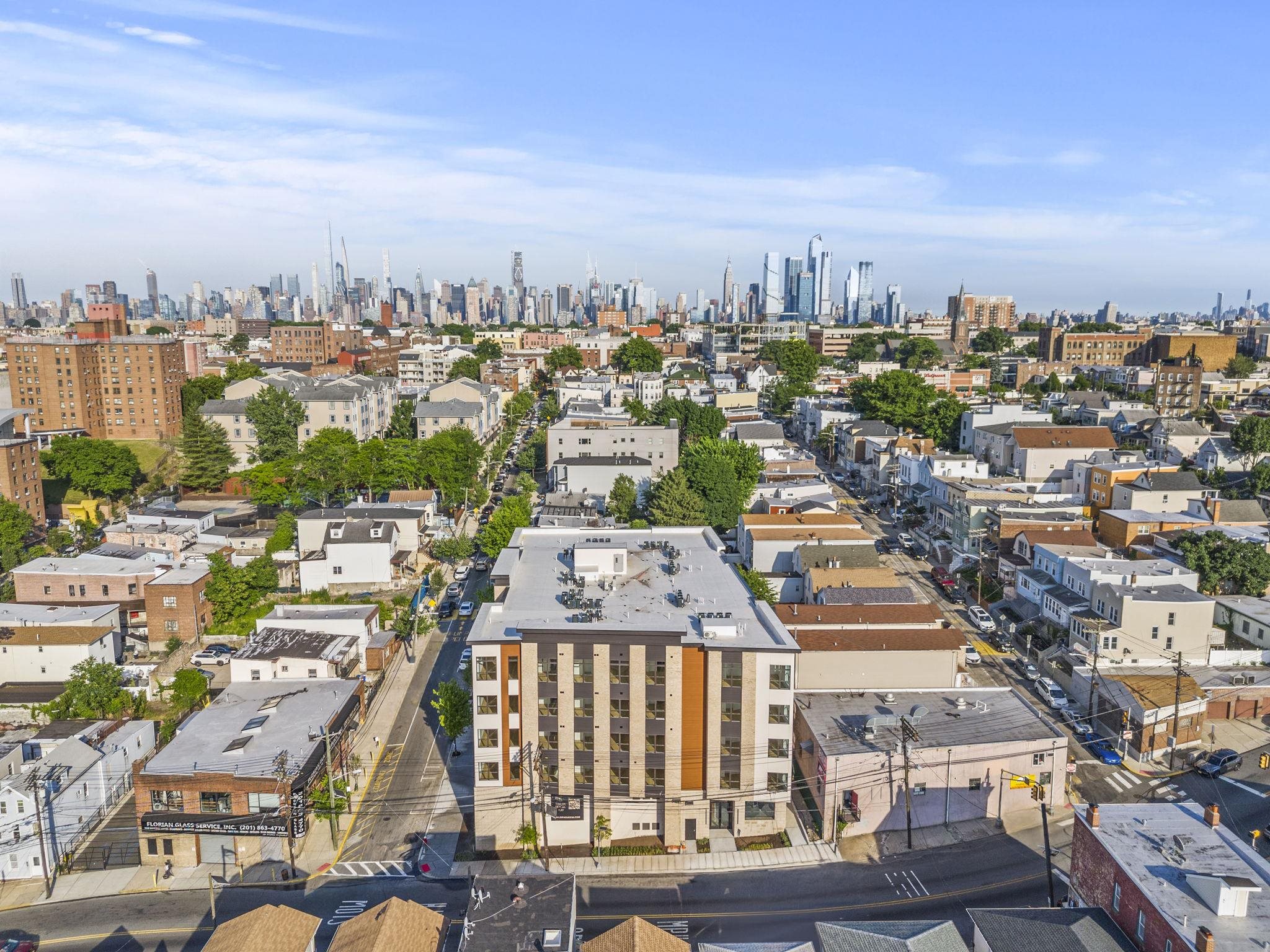 649 38TH ST Unit: 206