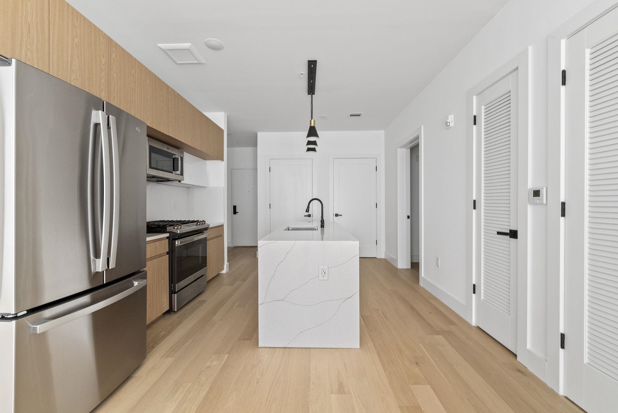 649 38TH ST Unit: 206