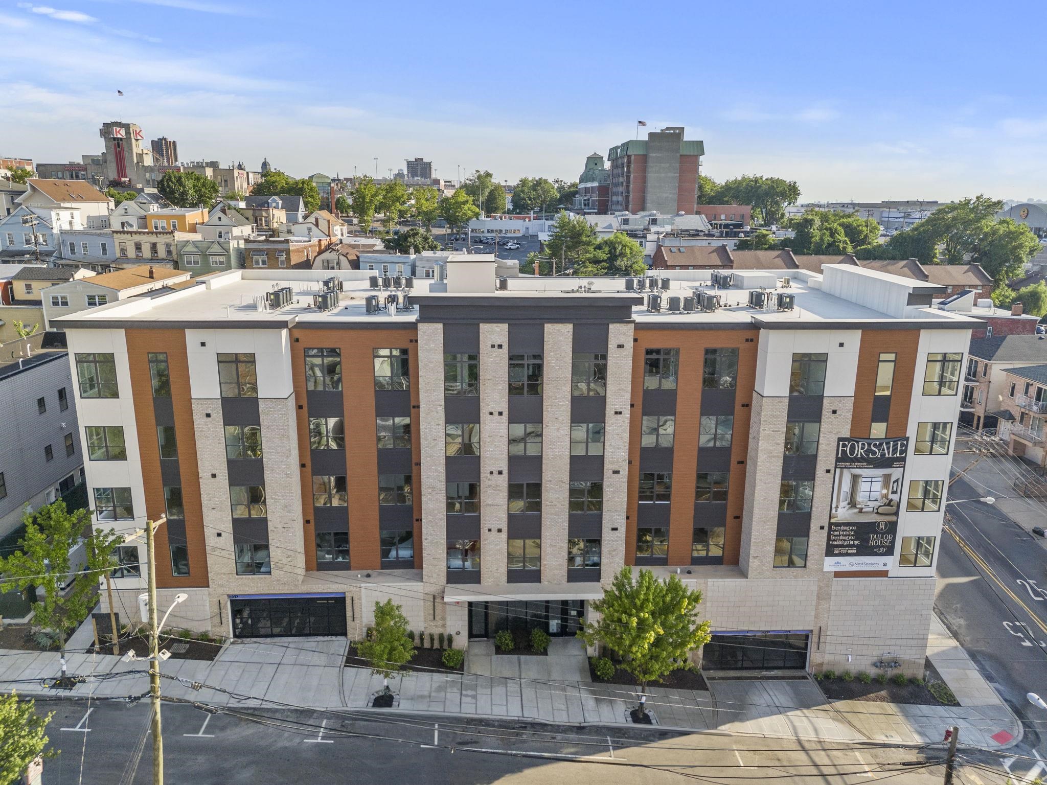 649 38TH ST Unit: 206