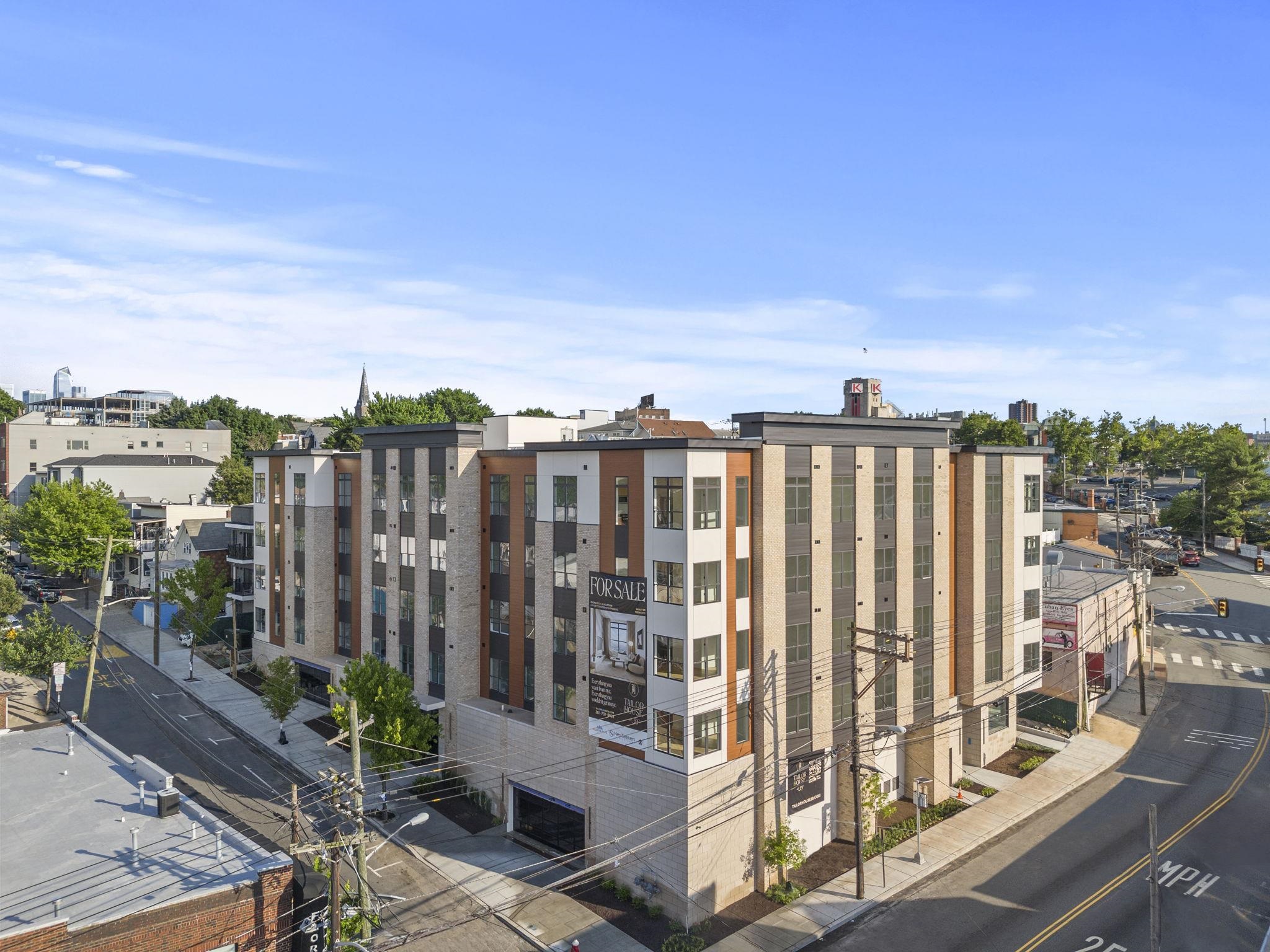 649 38TH ST Unit: 206