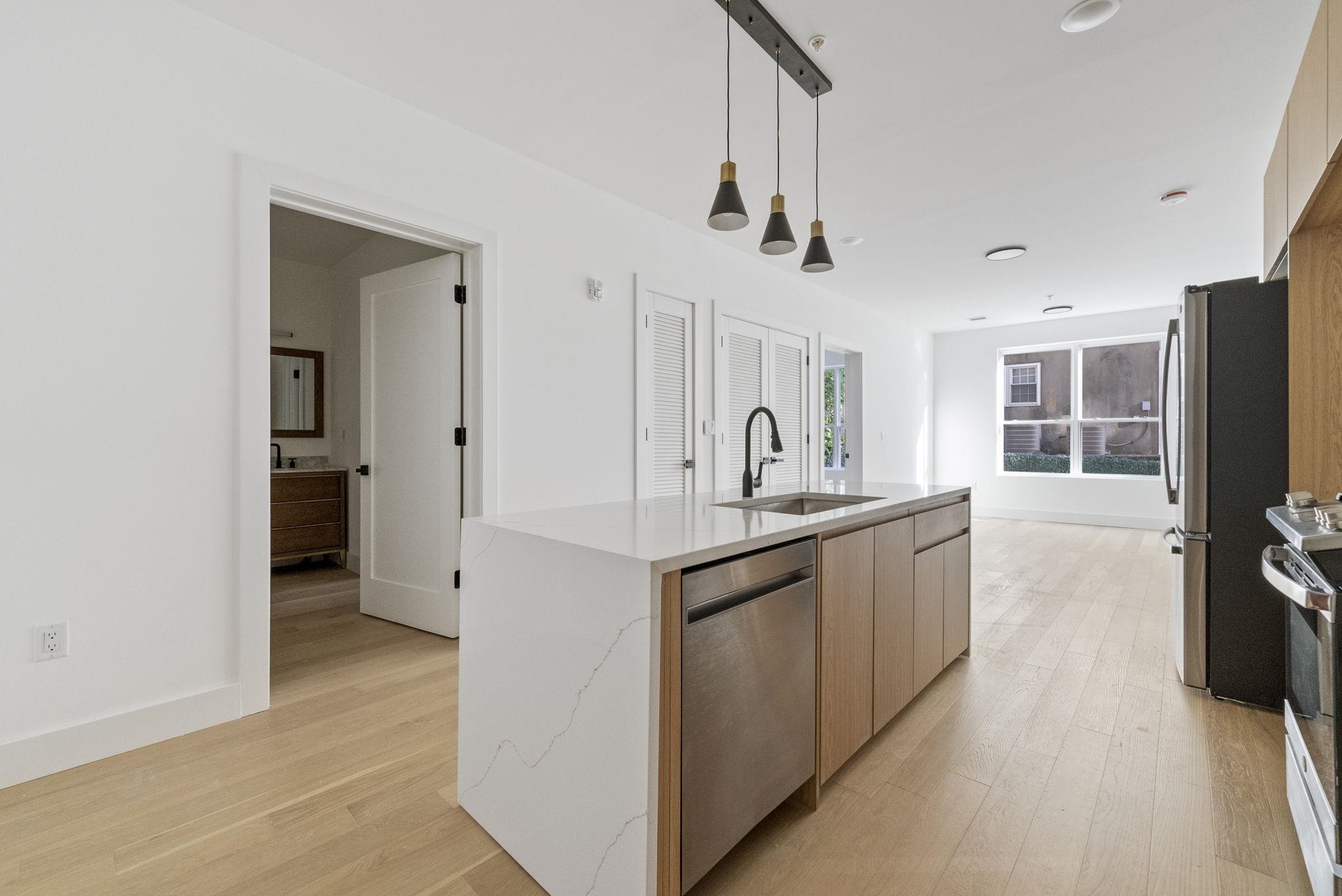 649 38TH ST Unit: 206