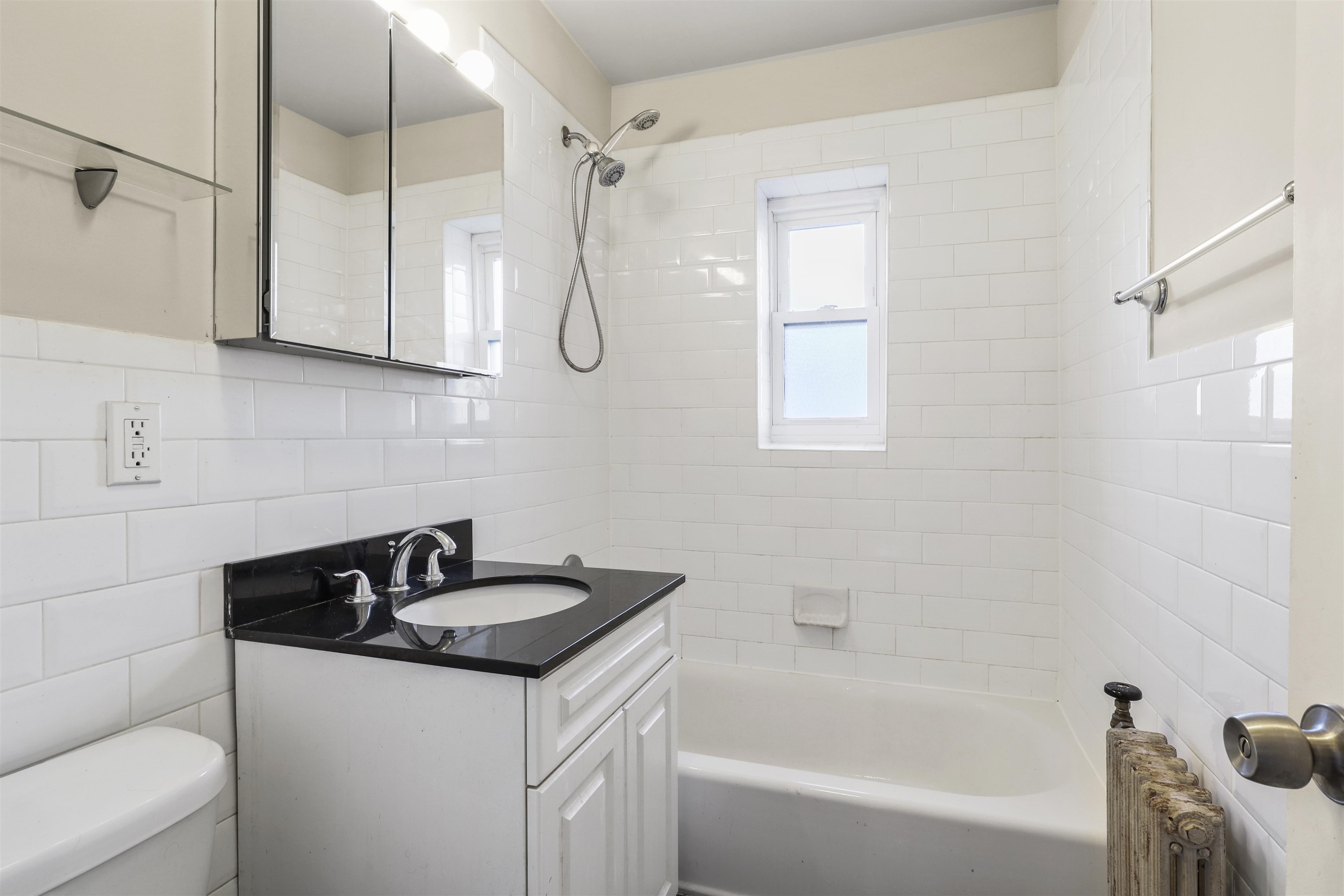 40 GLENWOOD AVE Unit: 2G