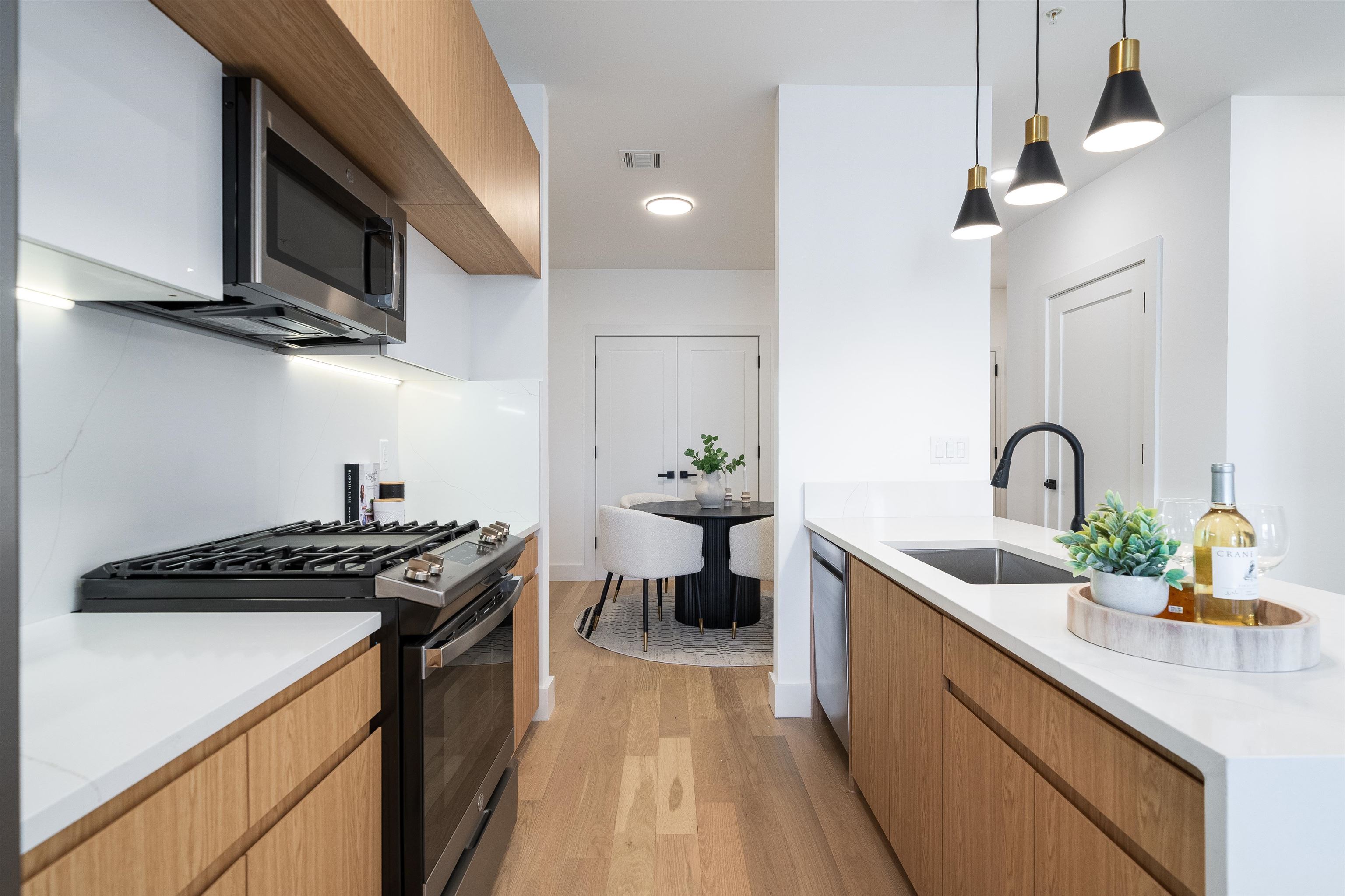 649 38TH ST Unit: 310