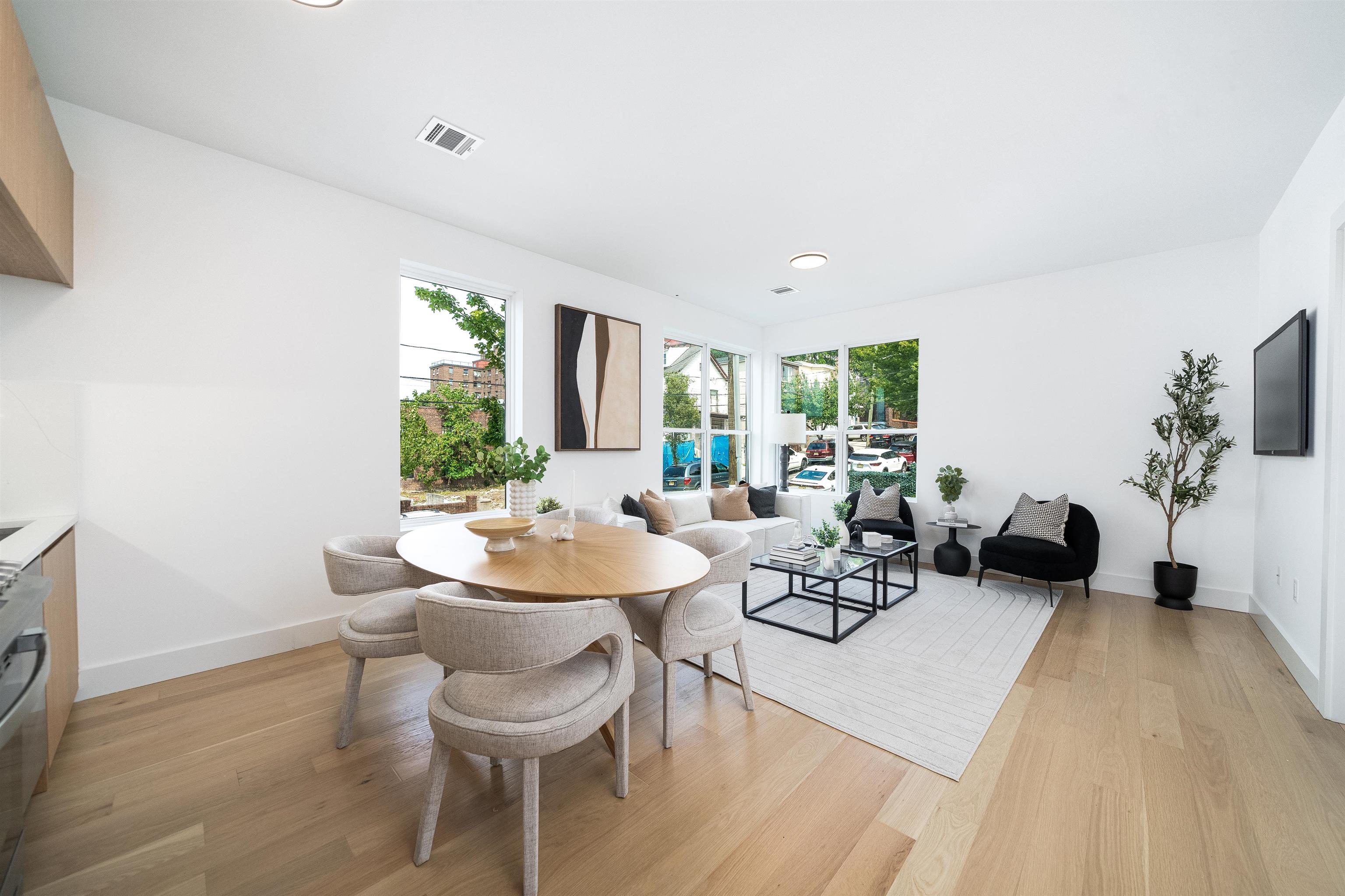 649 38TH ST Unit: 312