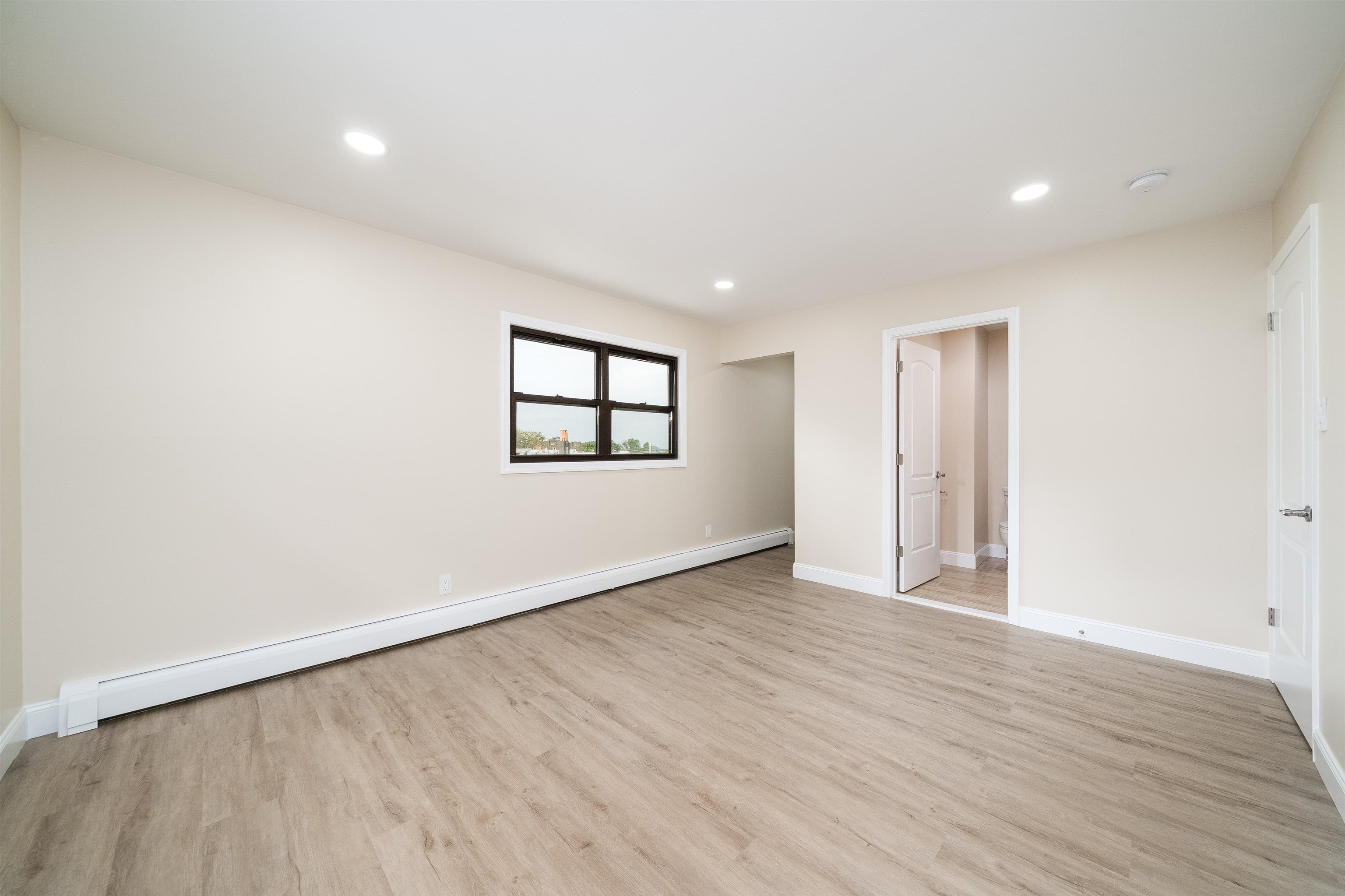 213 MANHATTAN AVE Unit: 2