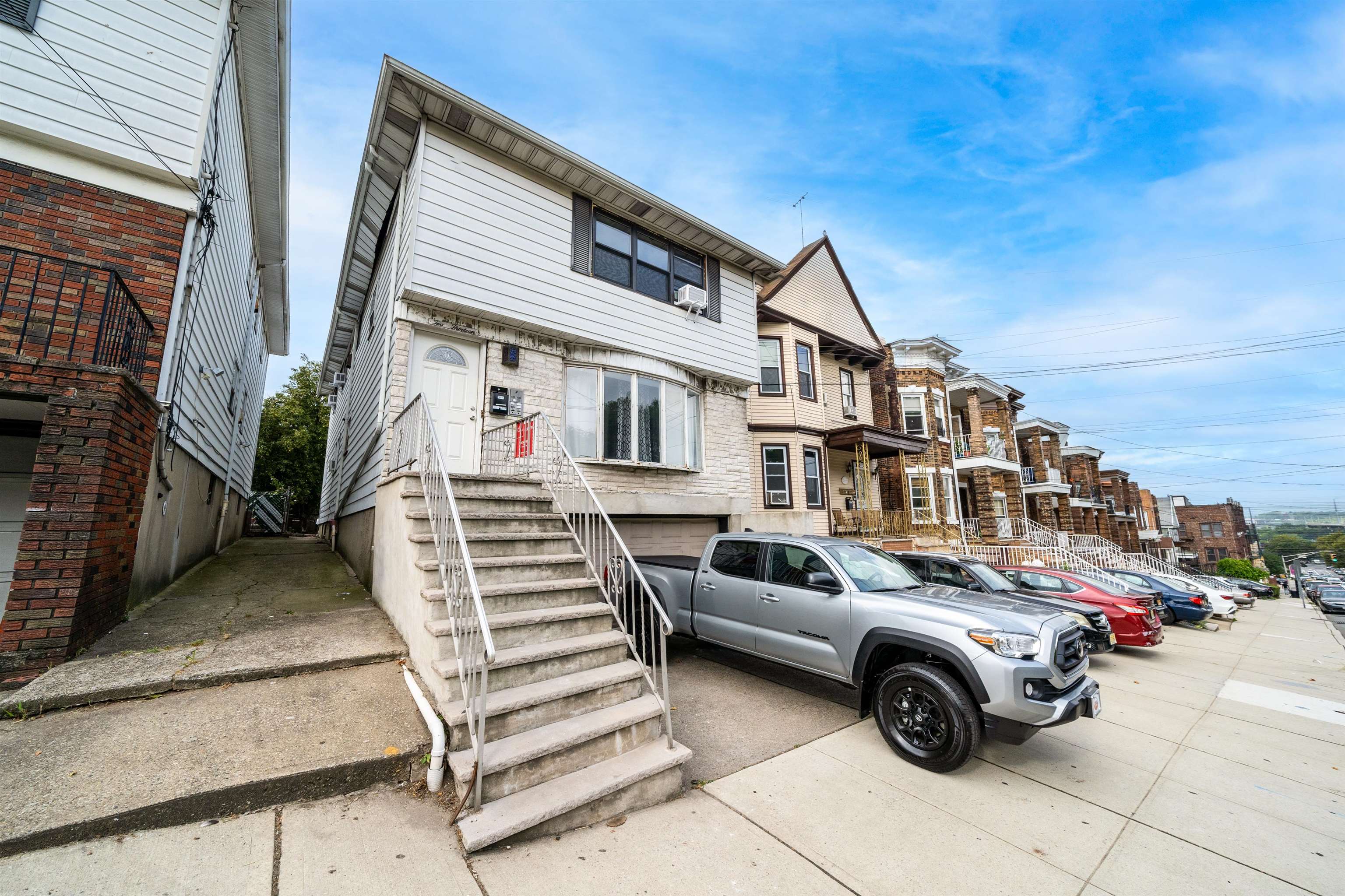 213 MANHATTAN AVE Unit: 2