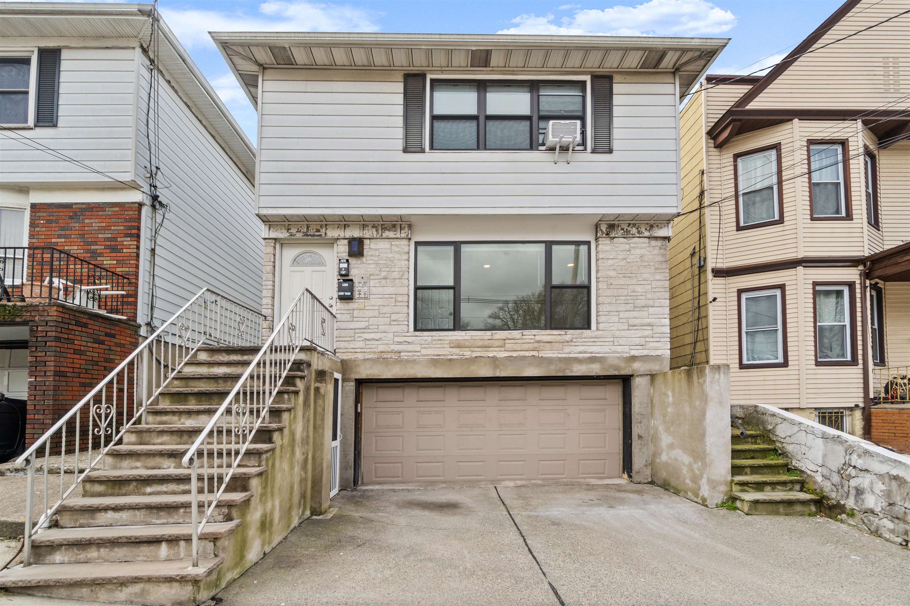 213 MANHATTAN AVE Unit: 2