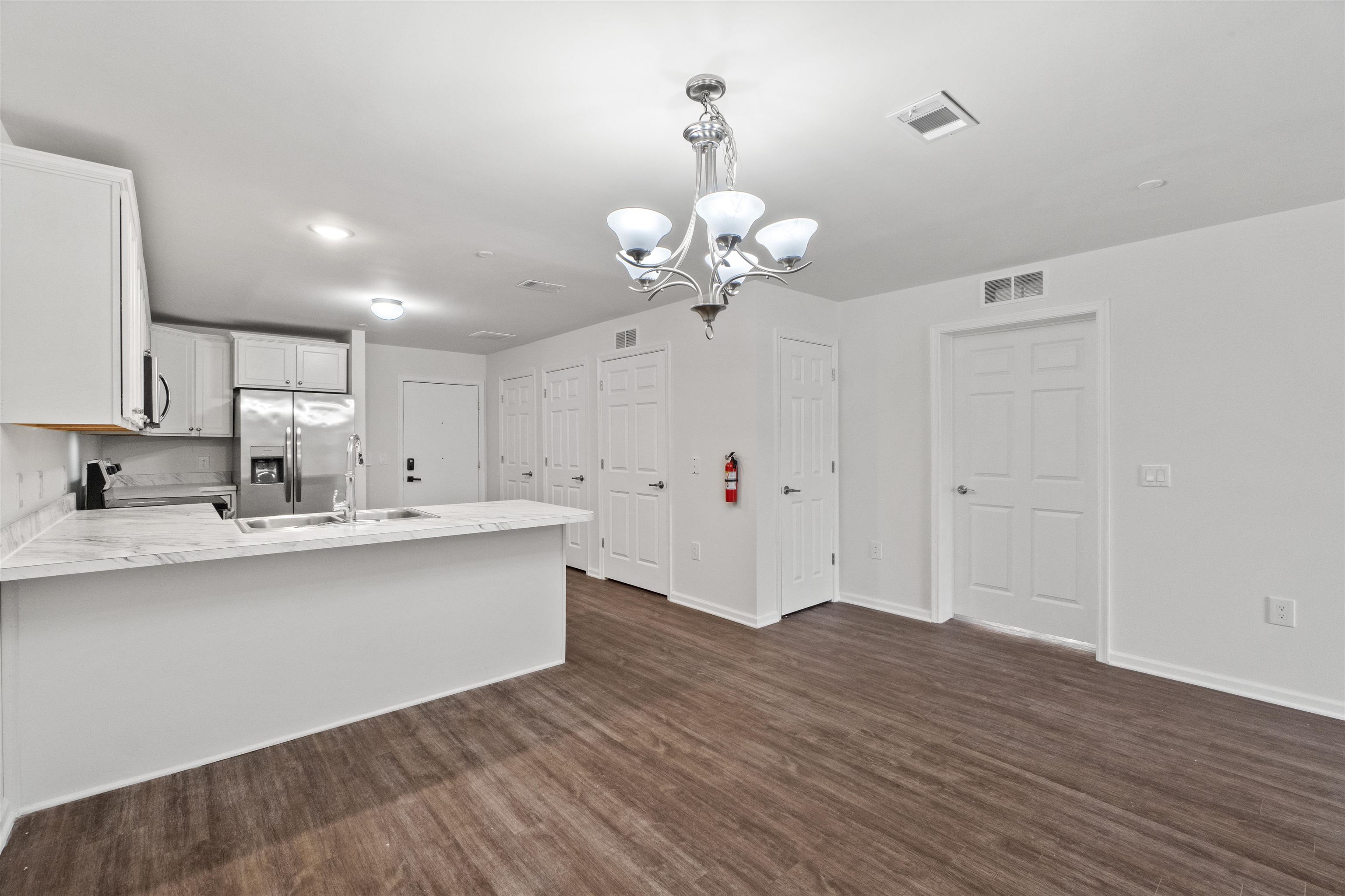 162-170 SOUTH ORANGE AVE Unit: 206