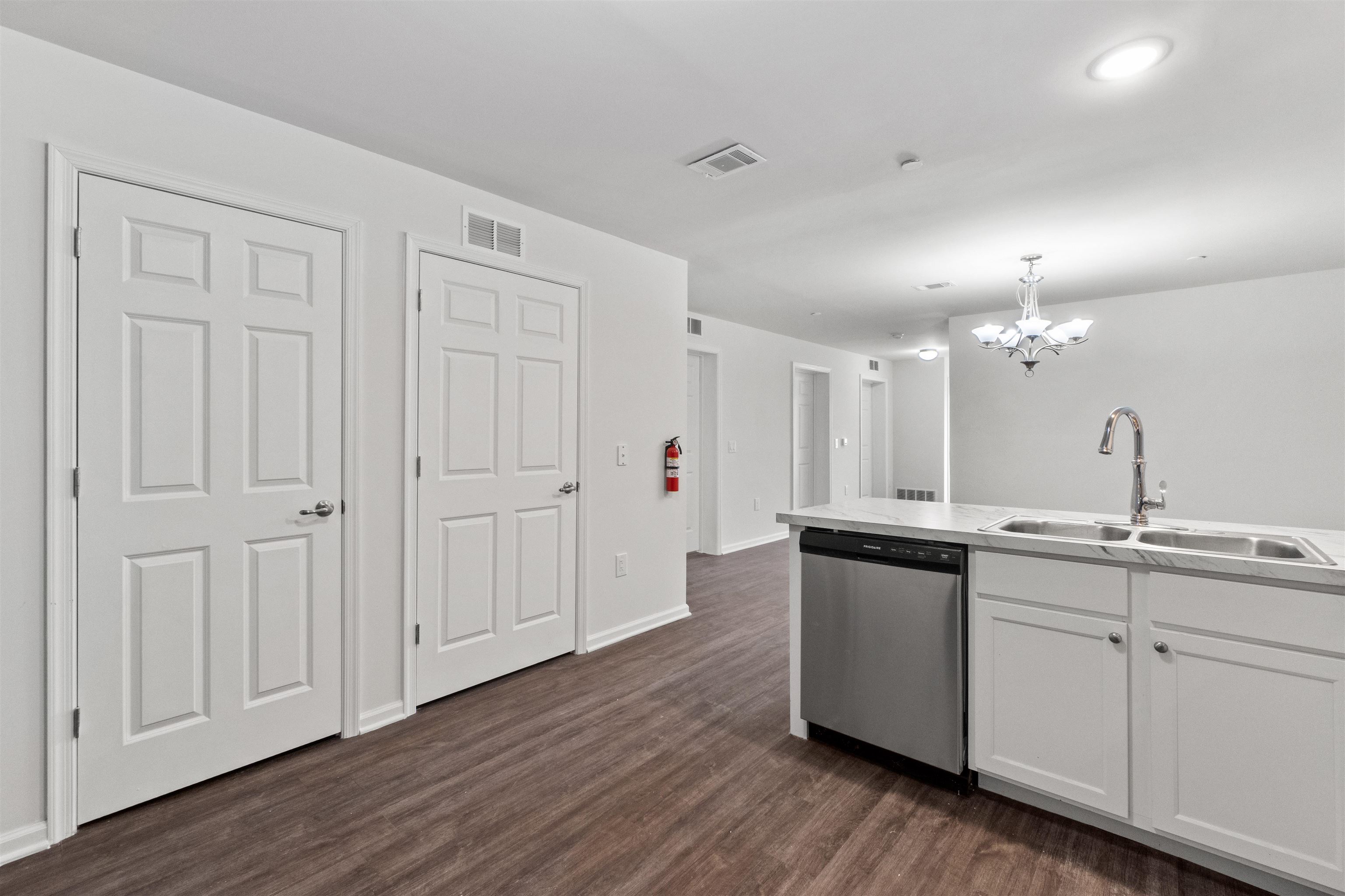 162-170 SOUTH ORANGE AVE Unit: 206