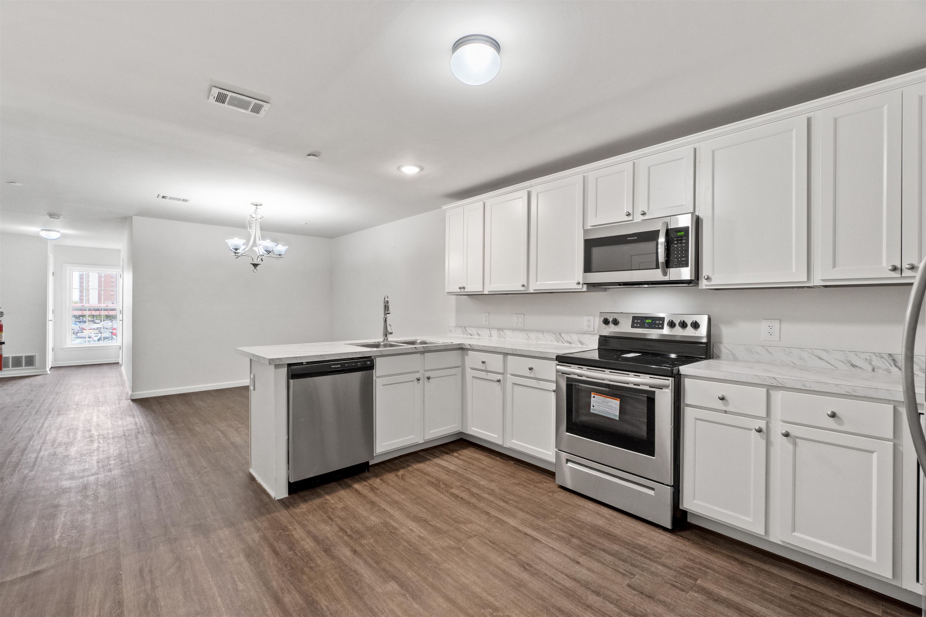 162-170 SOUTH ORANGE AVE Unit: 206