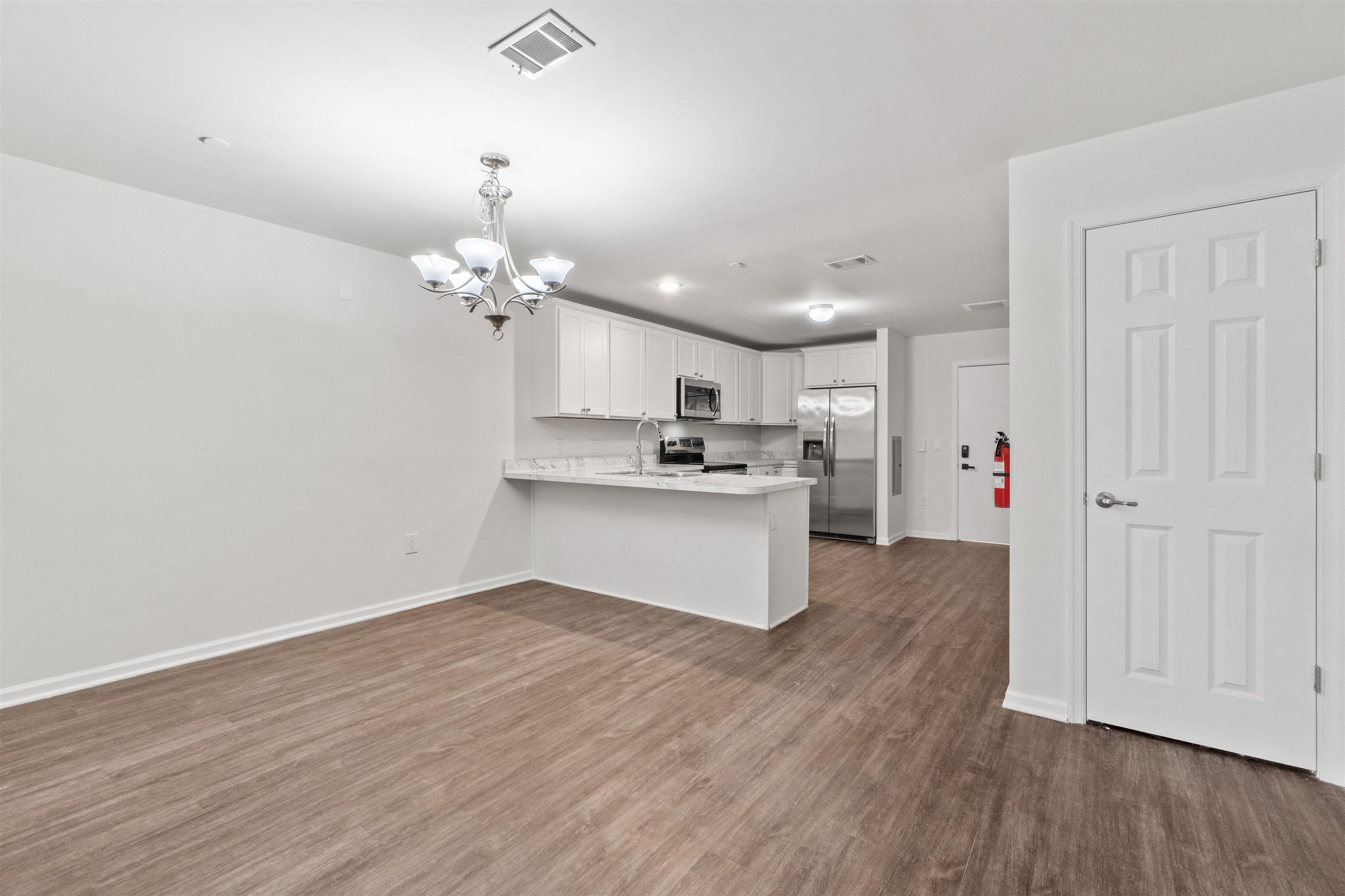 162-170 SOUTH ORANGE AVE Unit: 206