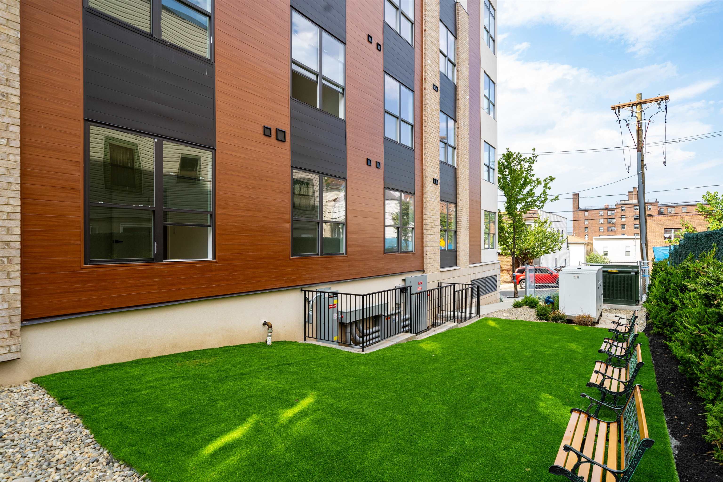 649 38TH ST Unit: 311