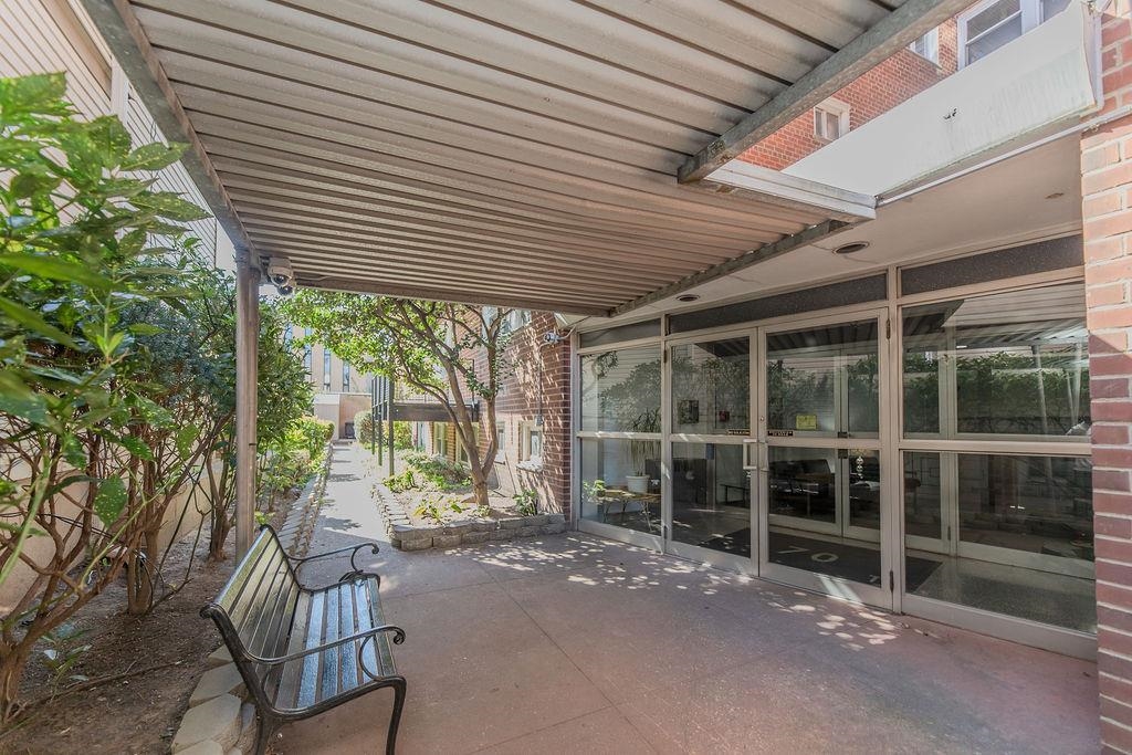 70 WEST 32ND ST Unit: 3E