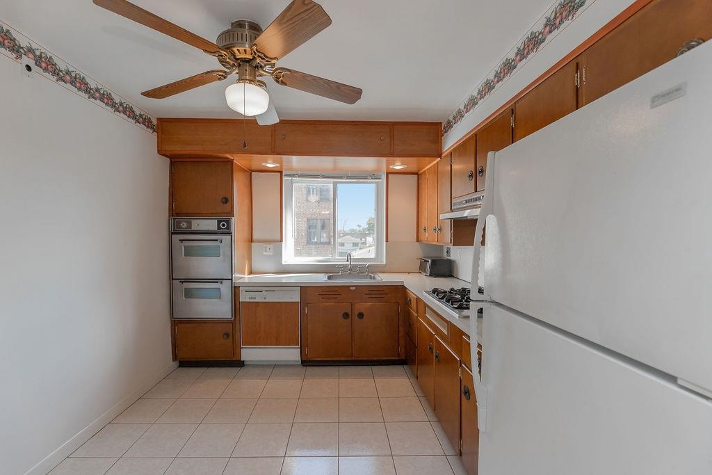 70 WEST 32ND ST Unit: 3E