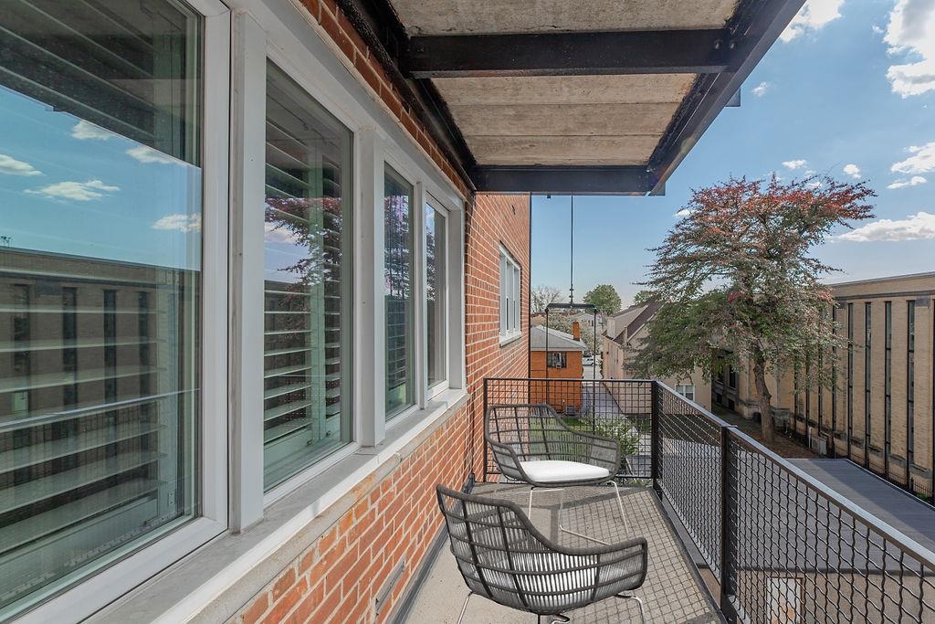 70 WEST 32ND ST Unit: 3E