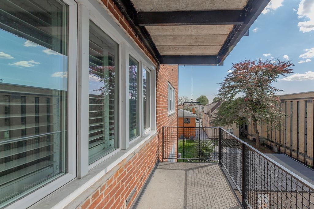 70 WEST 32ND ST Unit: 3E