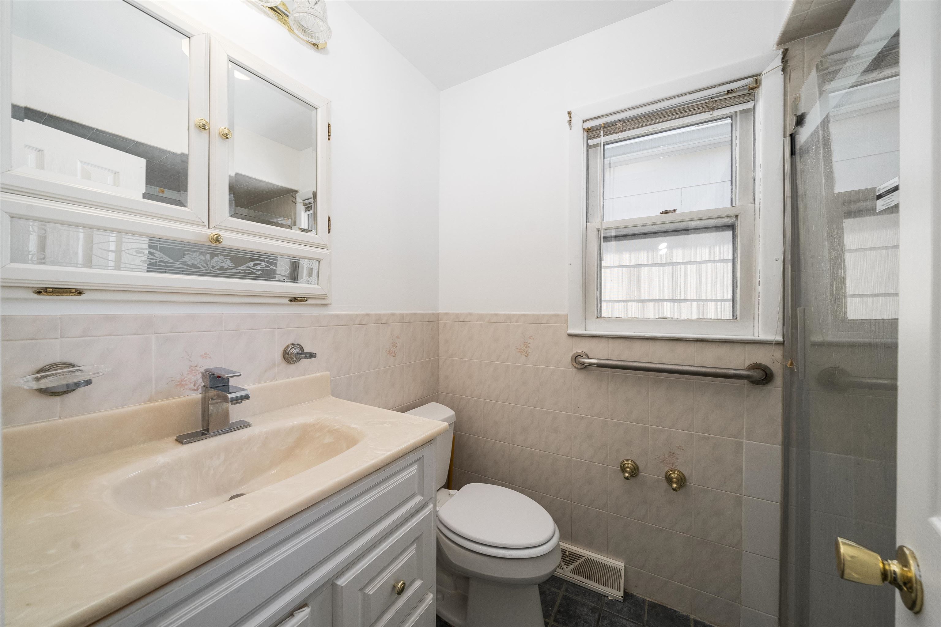 812 1/2 7TH ST Unit: 2