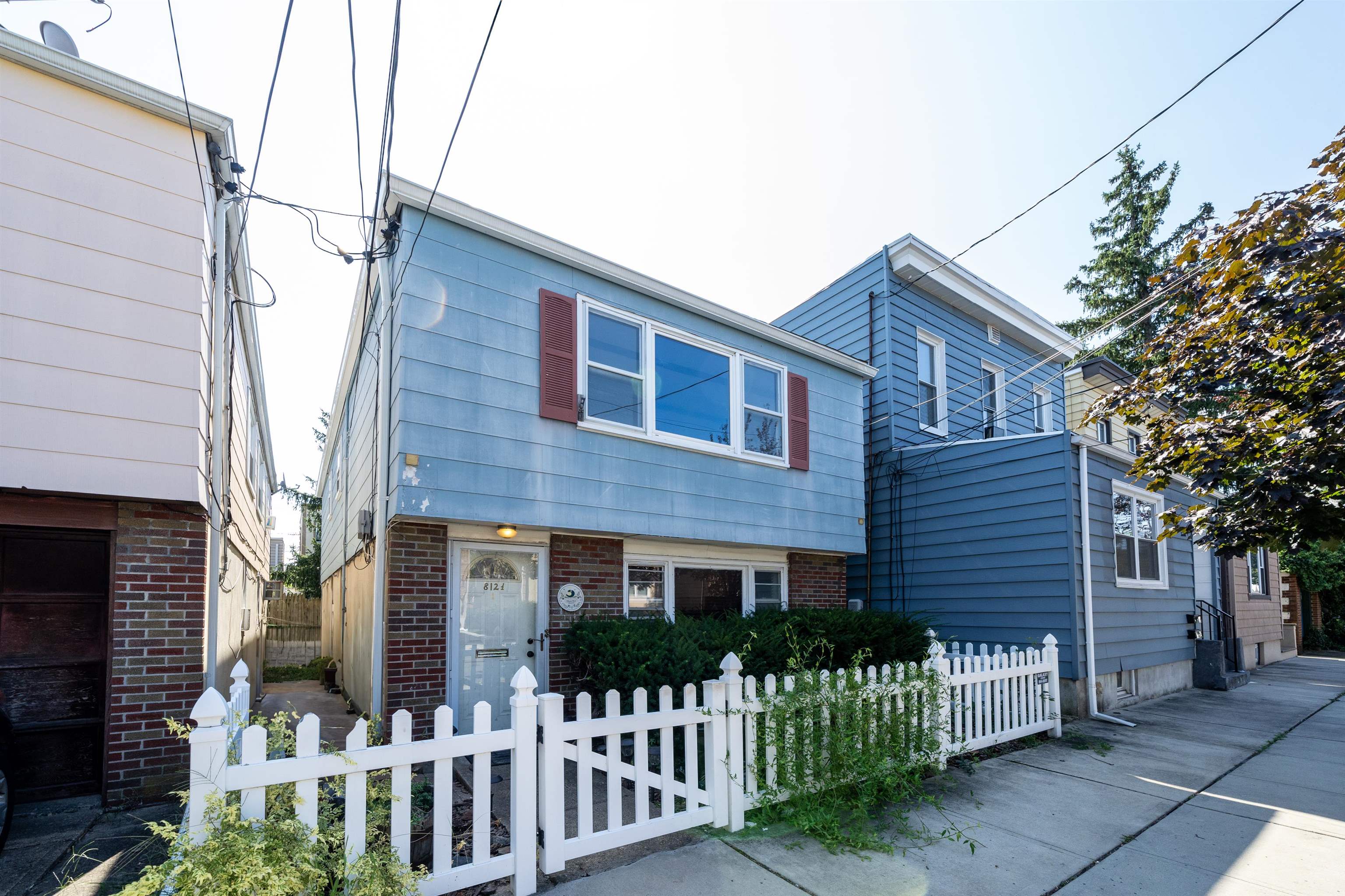 812 1/2 7TH ST Unit: 2