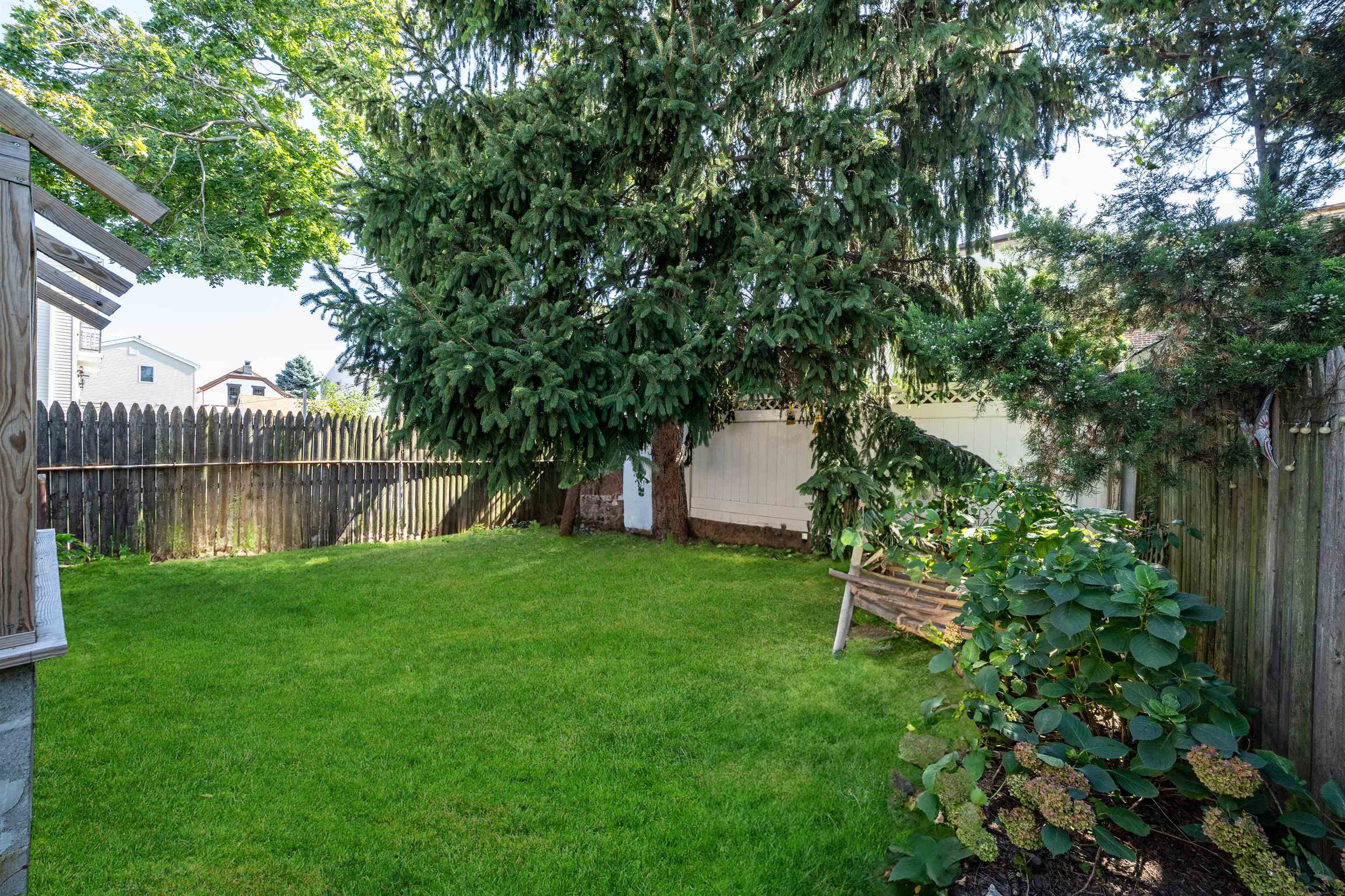 812 1/2 7TH ST Unit: 2