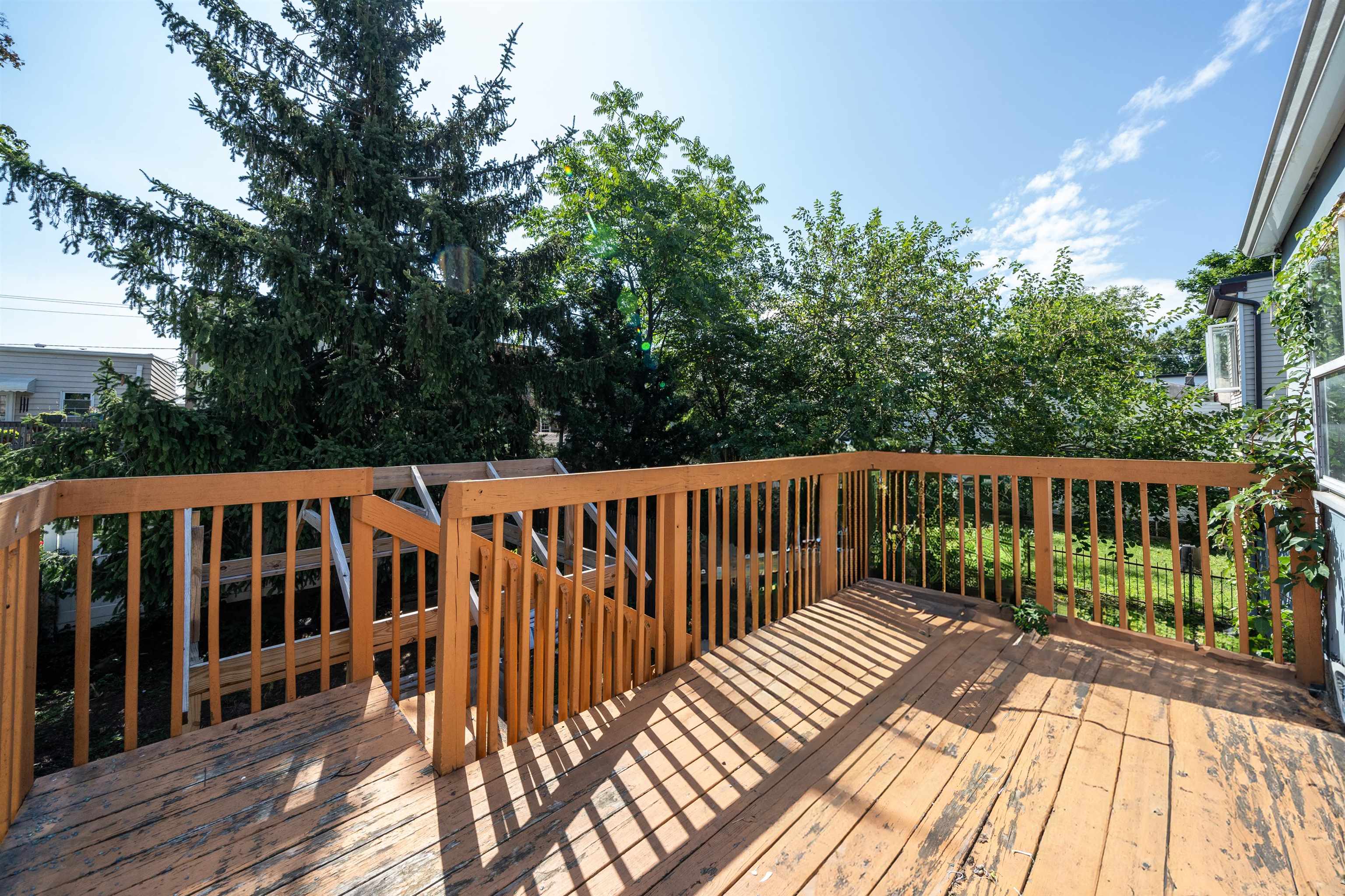 812 1/2 7TH ST Unit: 2