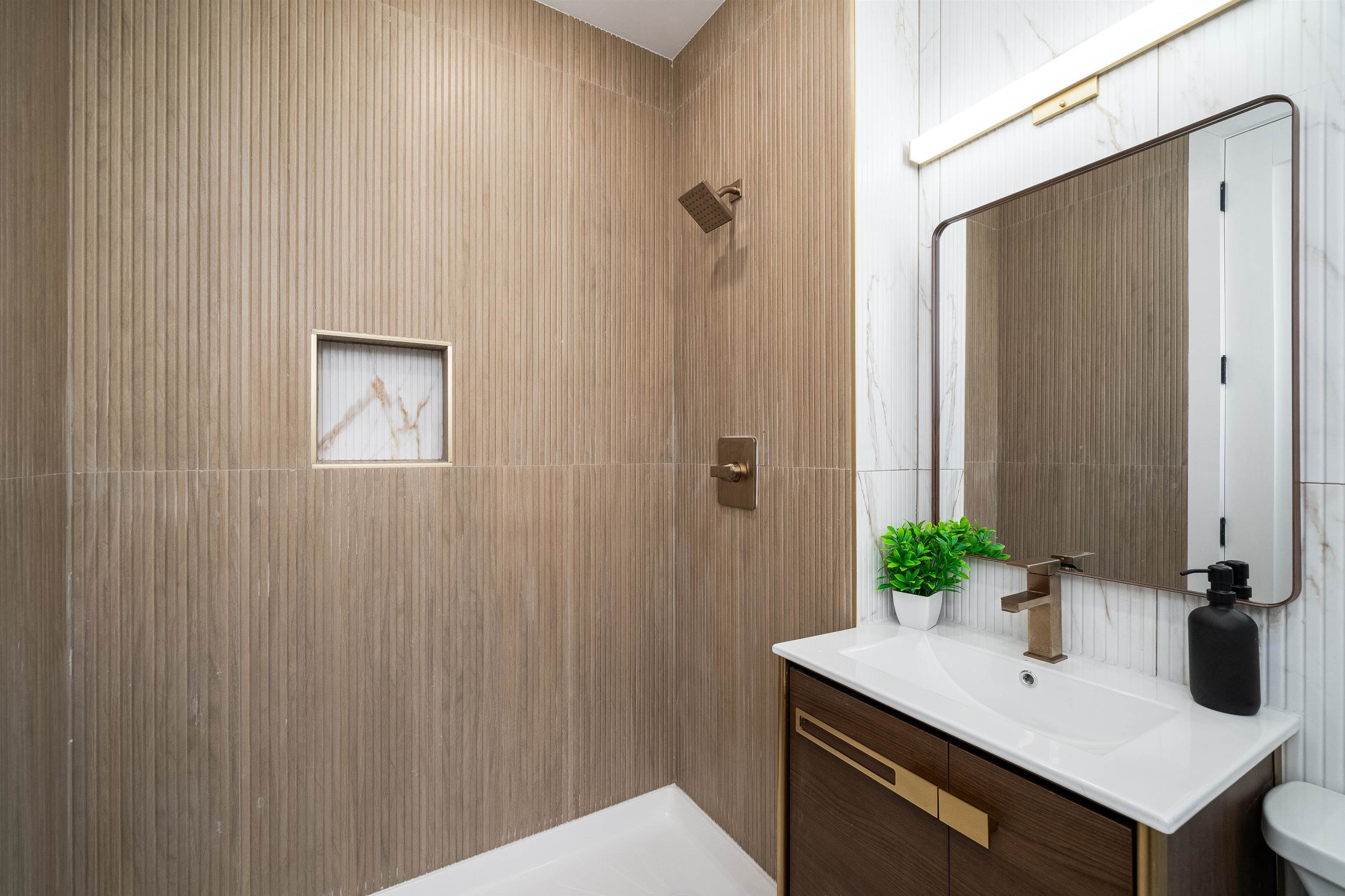 2677 KENNEDY BLVD Unit: 5