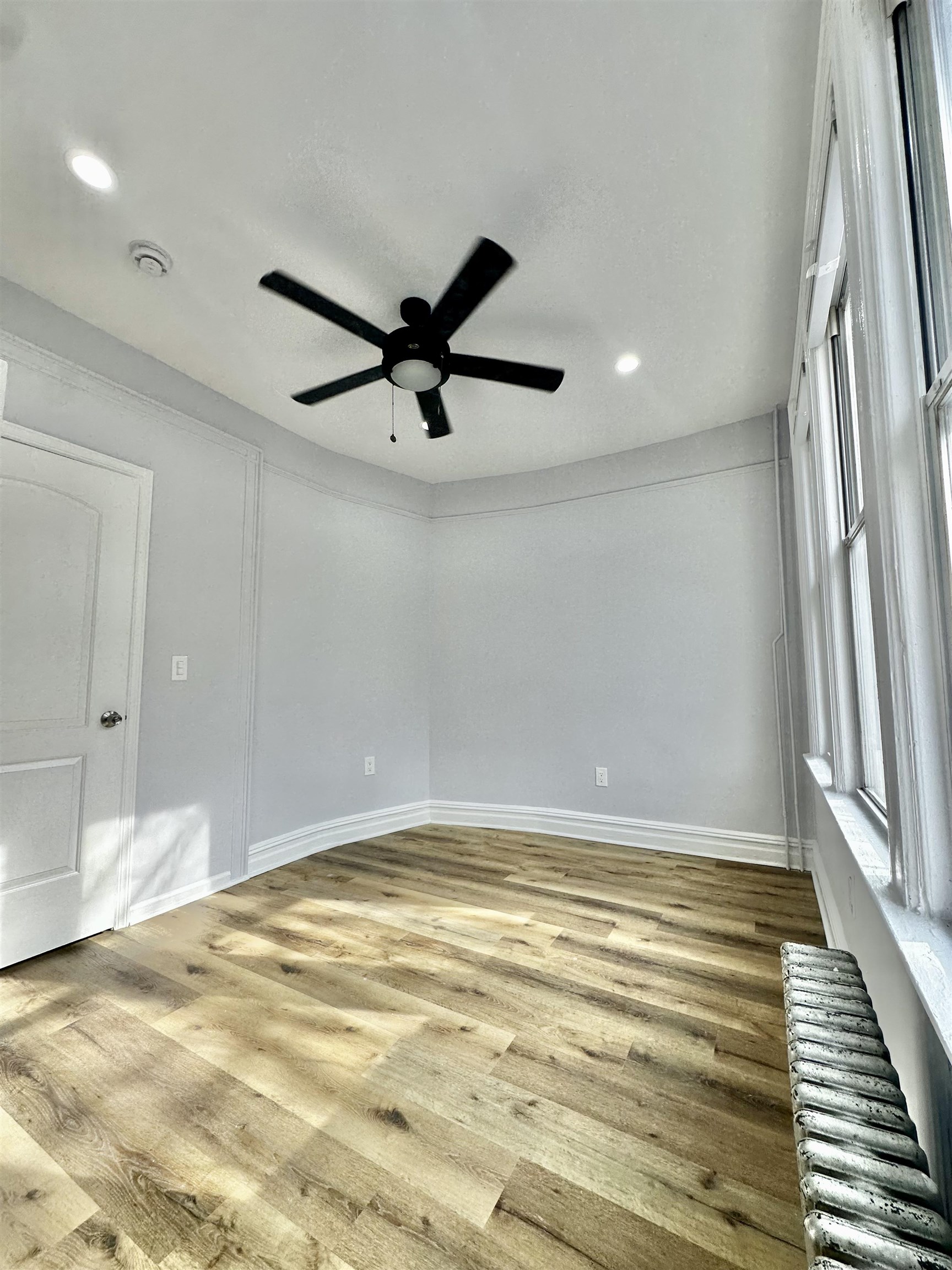 160 VAN NOSTRAND AVE Unit: 1