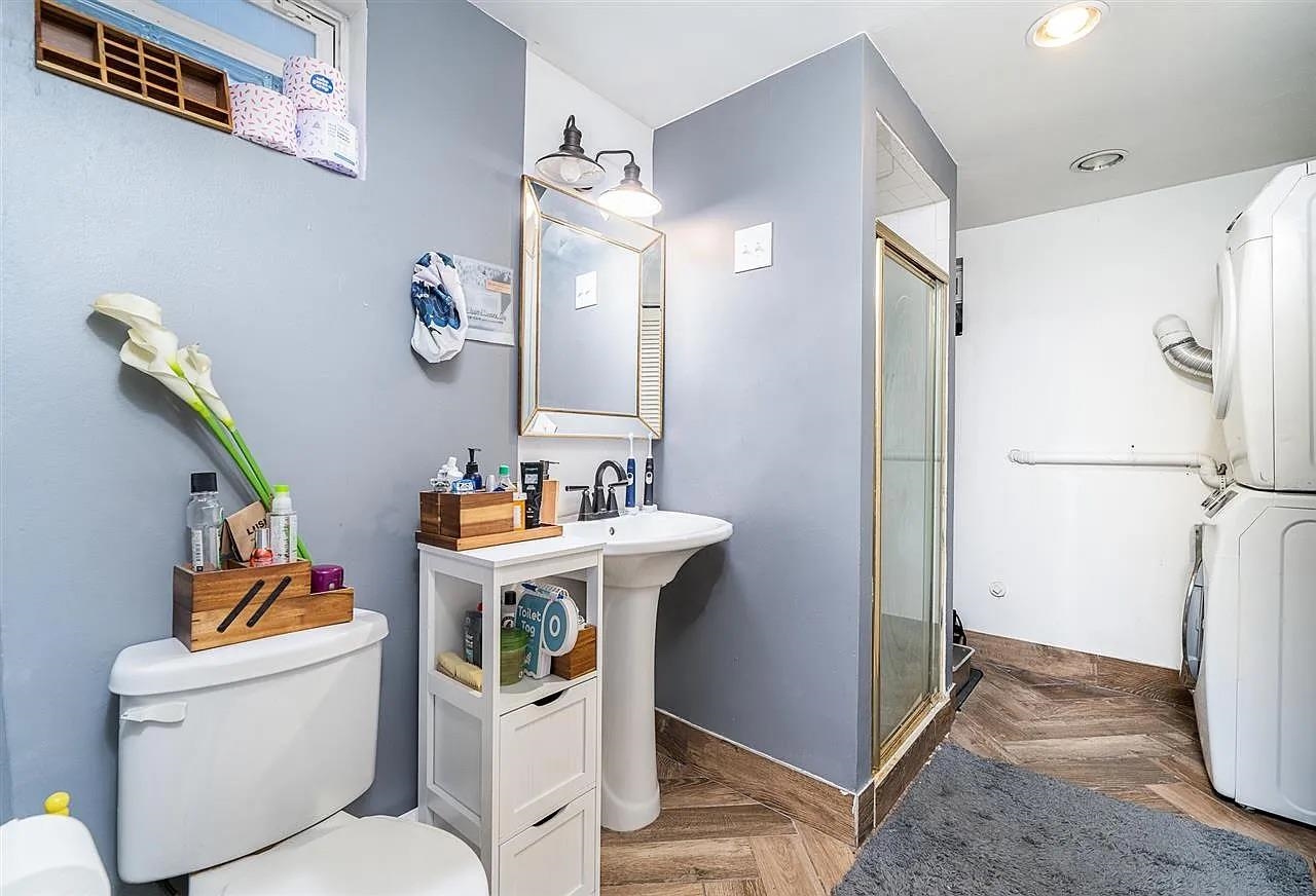 111 WEBSTER AVE Unit: 1