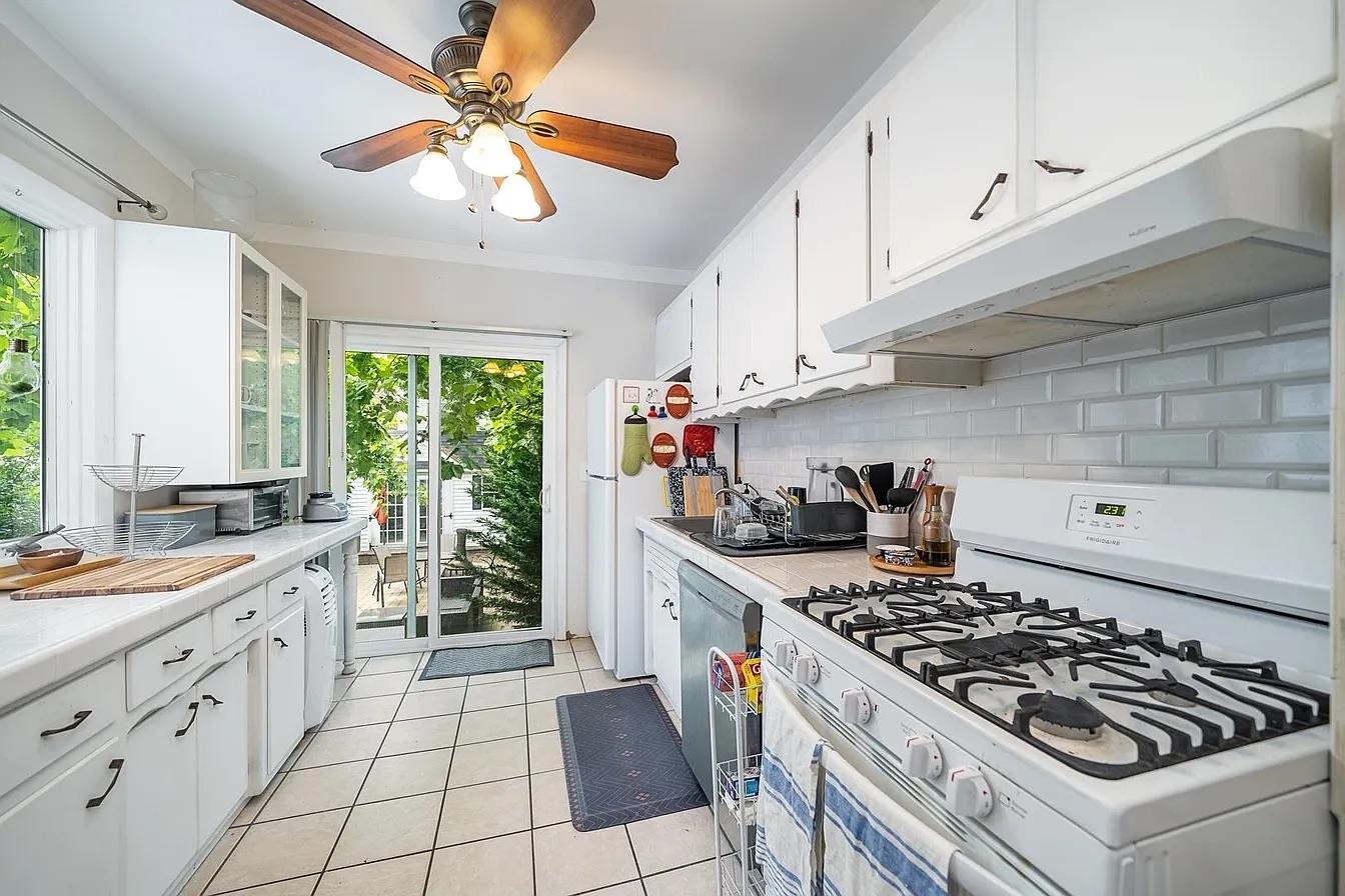 111 WEBSTER AVE Unit: 1