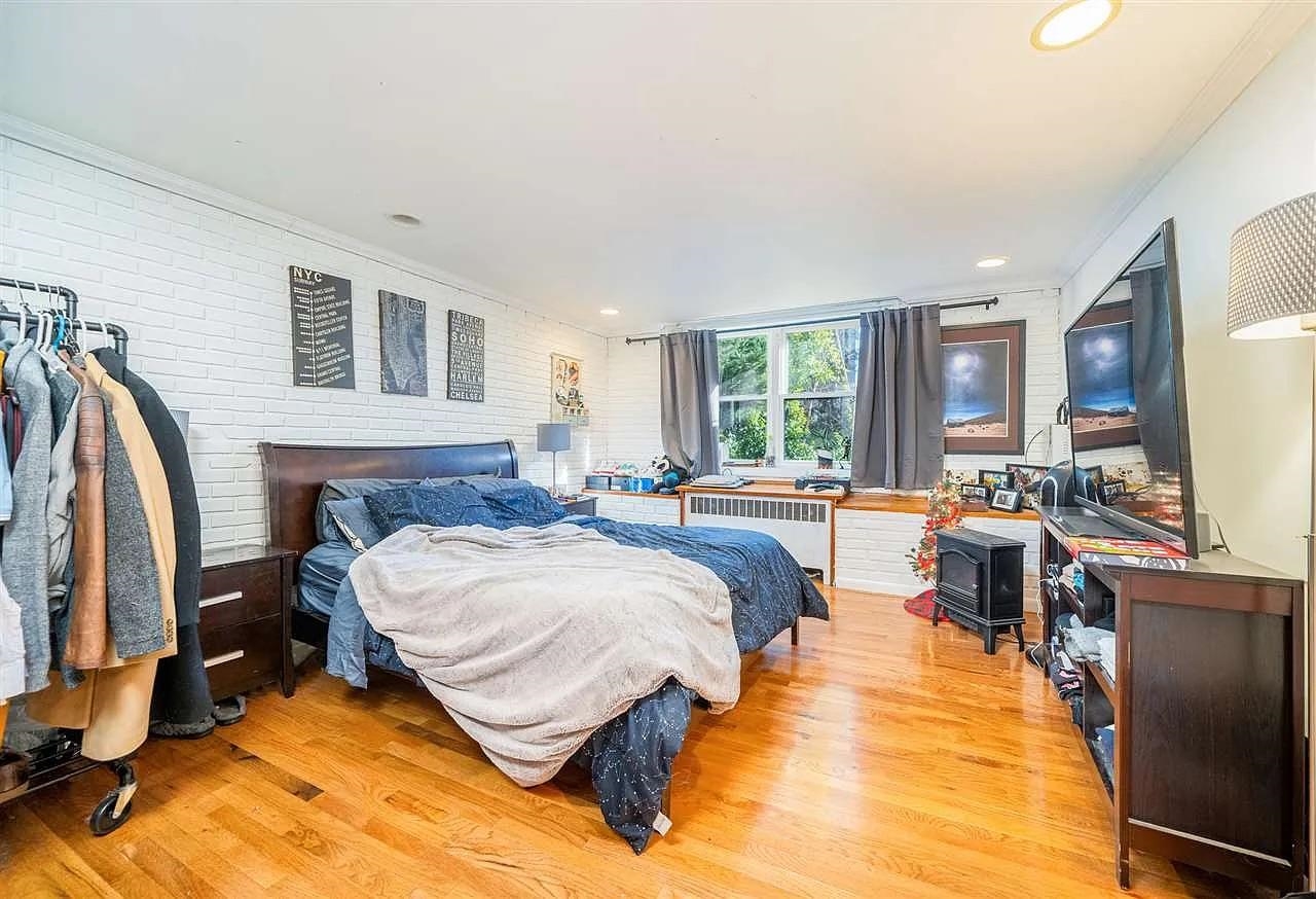 111 WEBSTER AVE Unit: 1