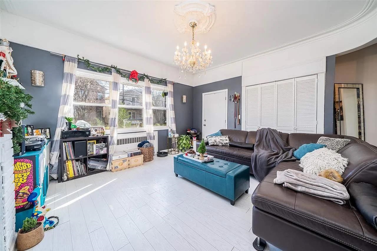 111 WEBSTER AVE Unit: 1