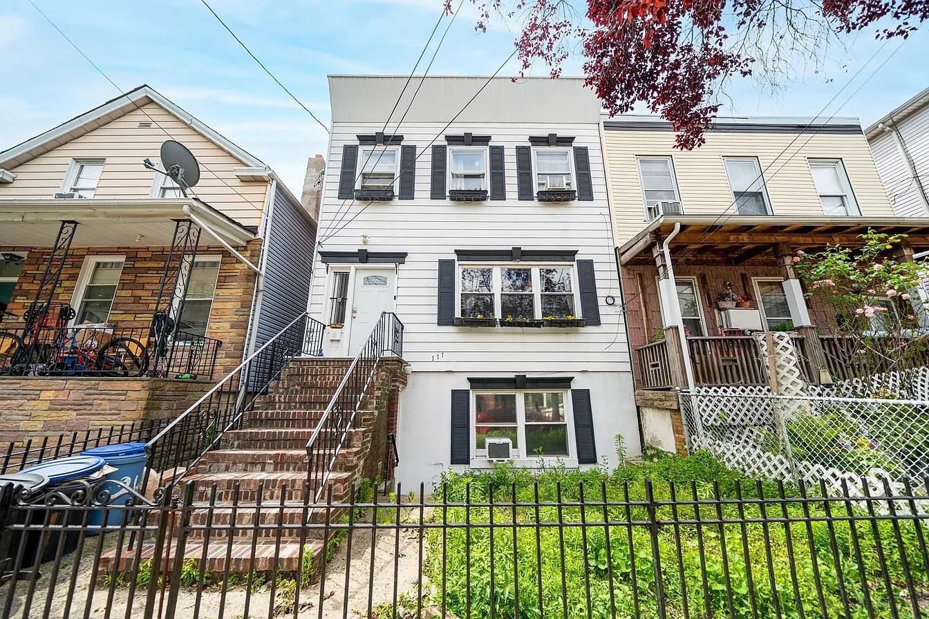 111 WEBSTER AVE Unit: 1