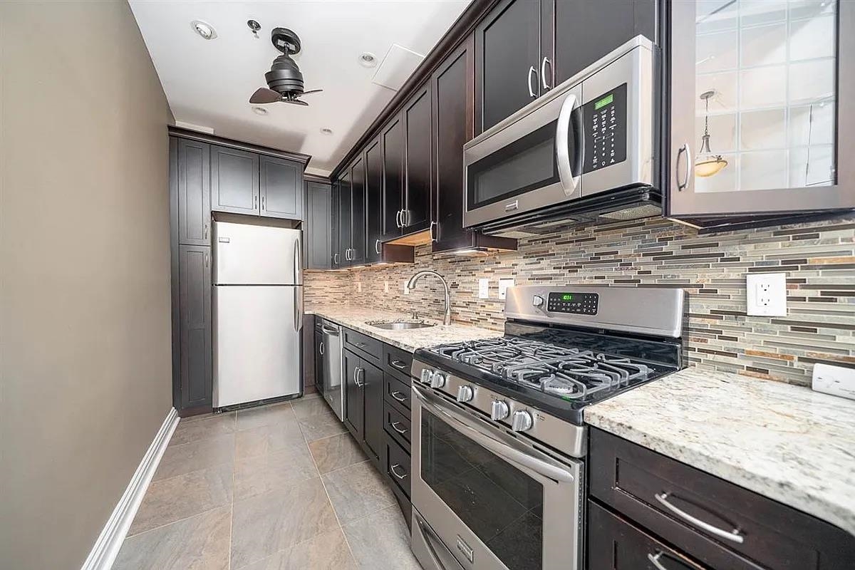 501 ADAMS ST Unit: 3H