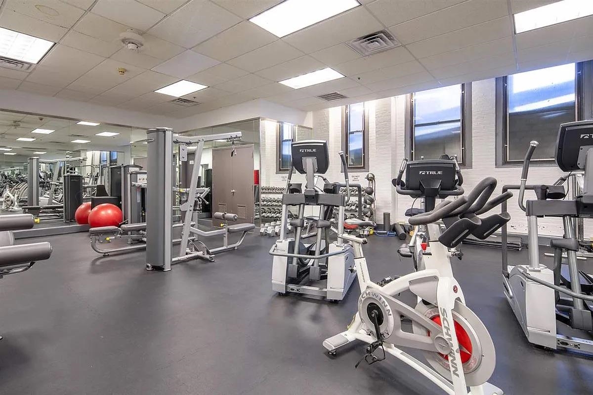 501 ADAMS ST Unit: 3H