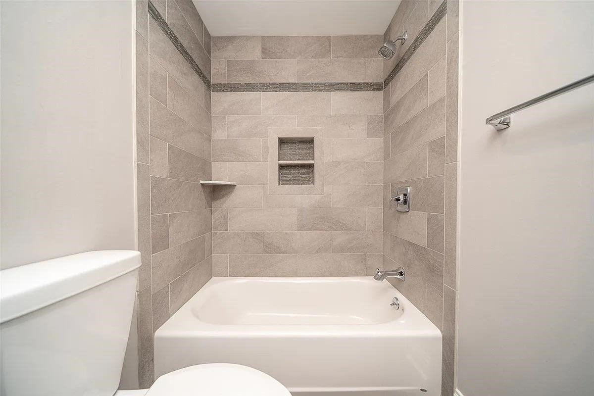 501 ADAMS ST Unit: 3H