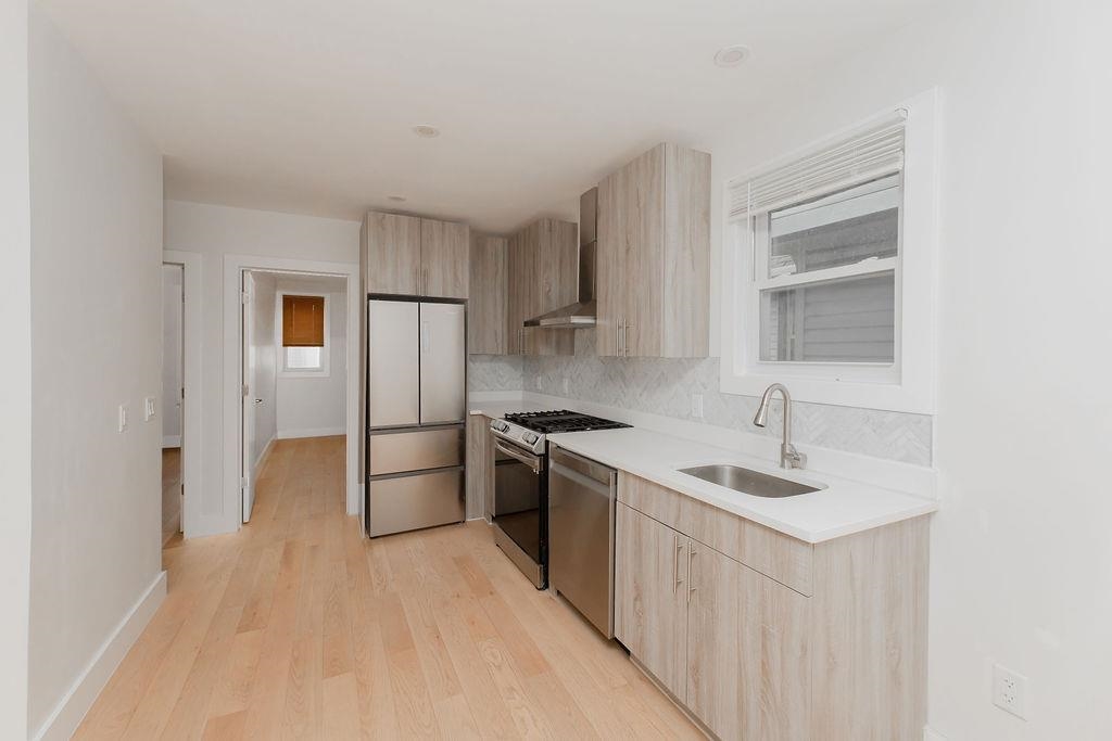 203 PEARSALL AVE