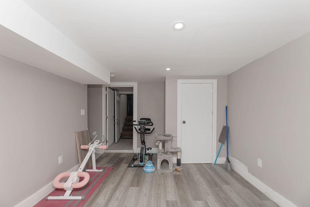 203 PEARSALL AVE