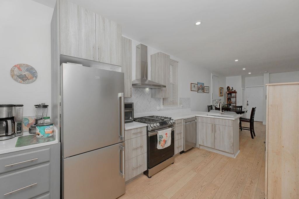 203 PEARSALL AVE