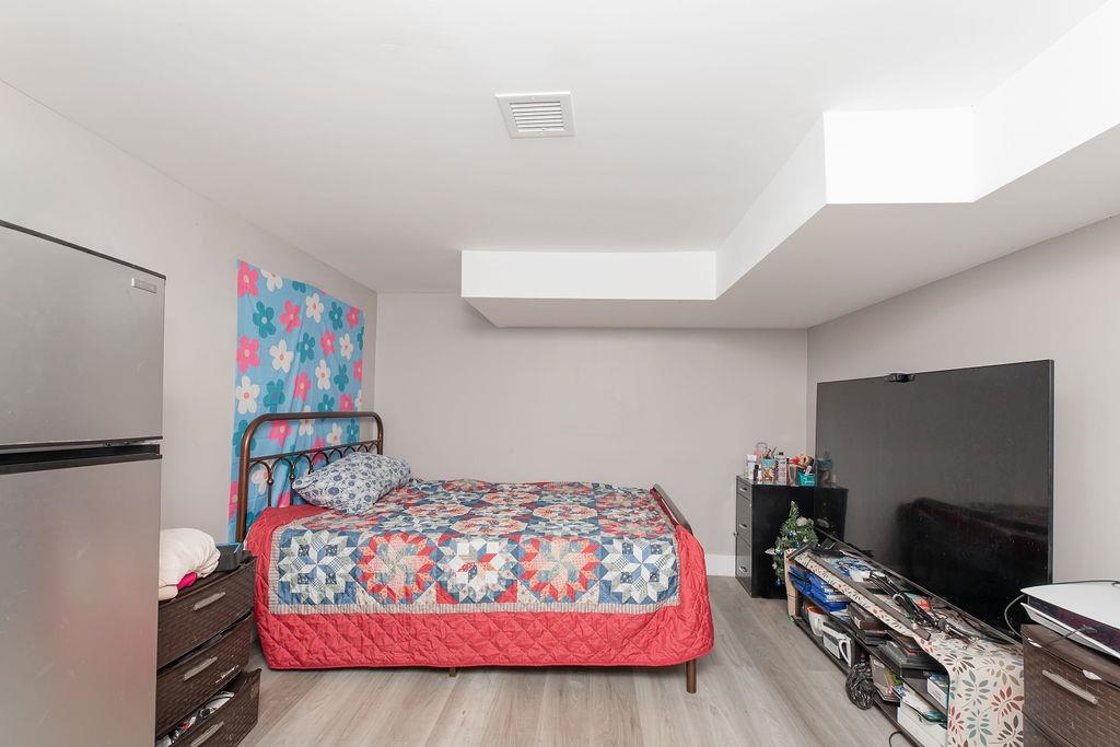 203 PEARSALL AVE