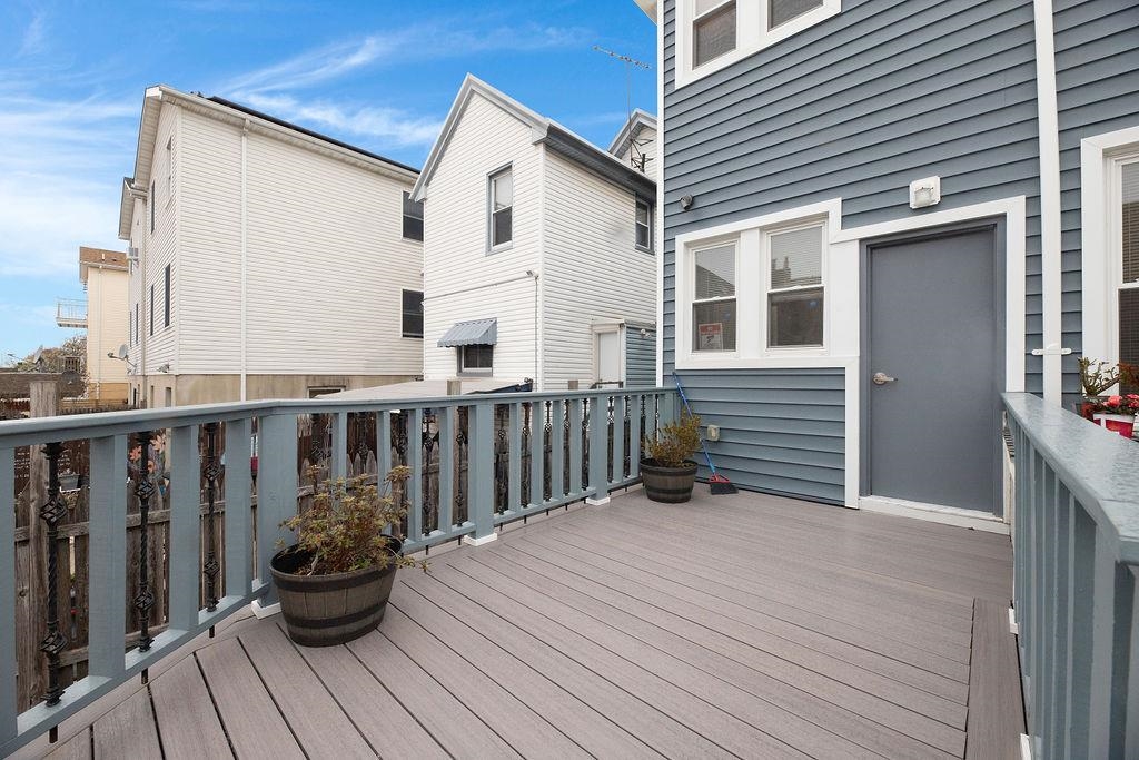 203 PEARSALL AVE