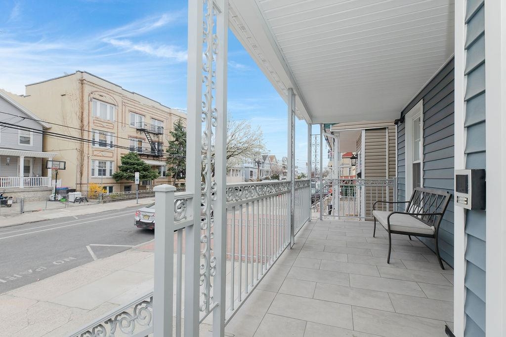 203 PEARSALL AVE