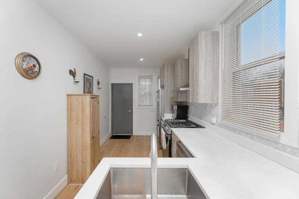 203 PEARSALL AVE